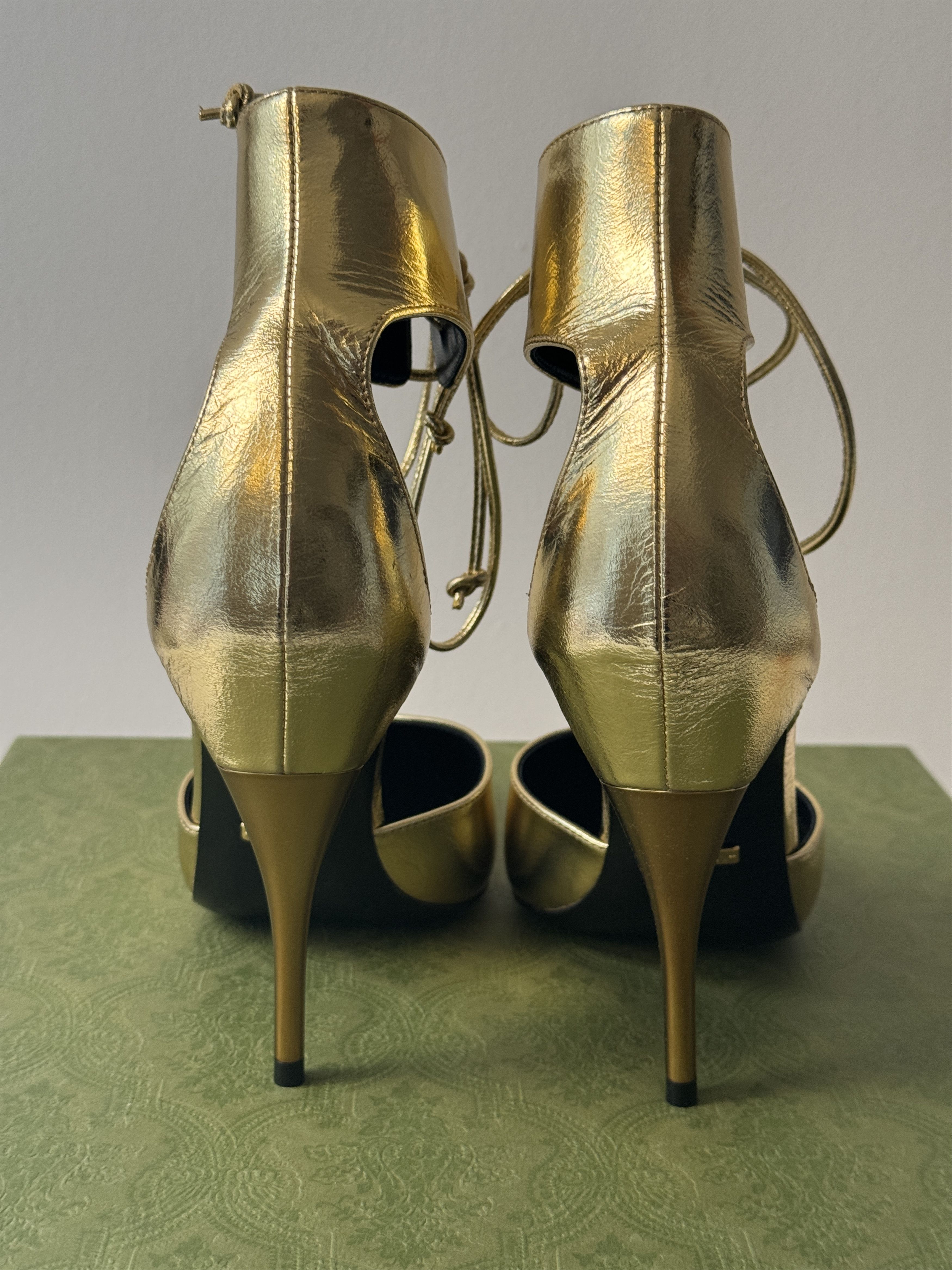 Gucci size 39.5 Gucci Priscilla Ankle Strap Patent Leather Gold Size US 9.5 / IT 39.5 - 3 Thumbnail