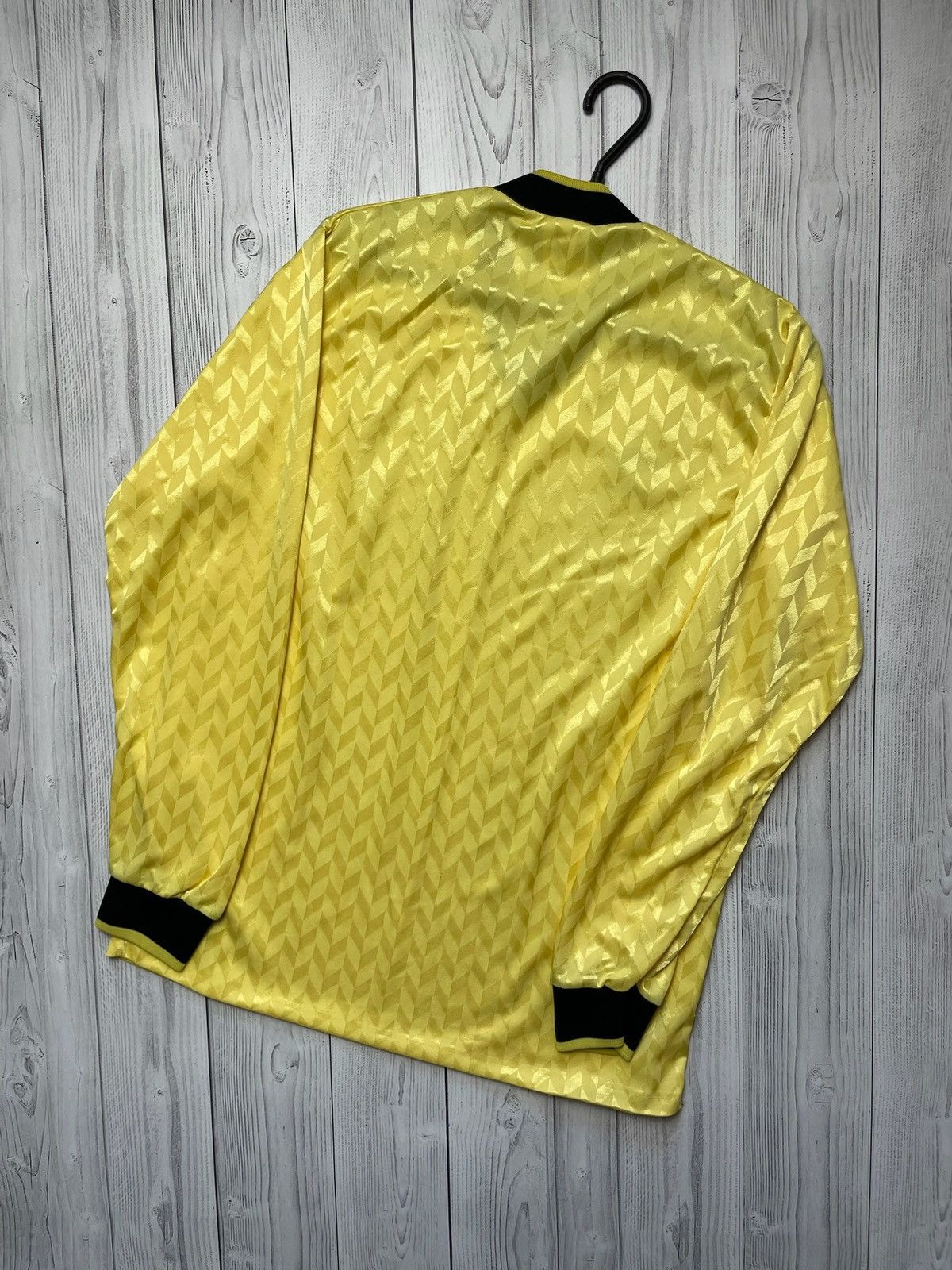Umbro × Vintage Vintage Umbro monogram soccer jersey rare yellow L Size US L / EU 52-54 / 3 - 8 Thumbnail