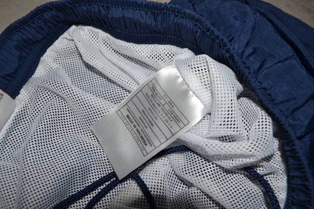 Nike × Vintage Nike Vintage Shorts Blue Big Logo Size L Size US 34 / EU 50 - 11 Thumbnail