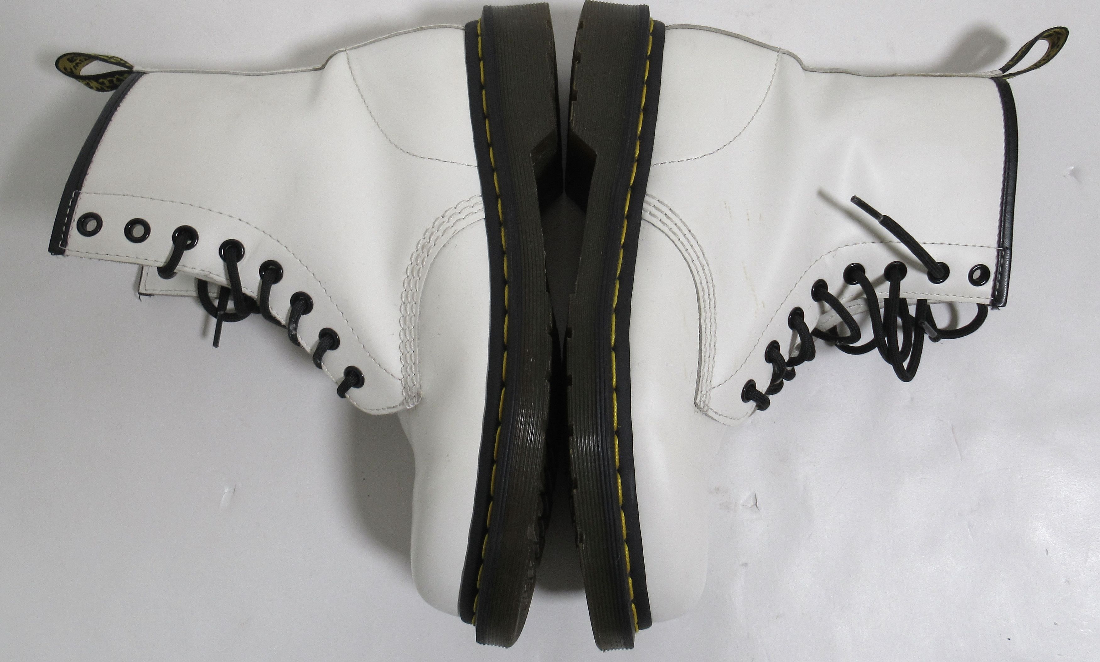 Dr. Martens Dr Martens 11822 Combat Lace Up Boot White Size US 7 / IT 37 - 12 Thumbnail