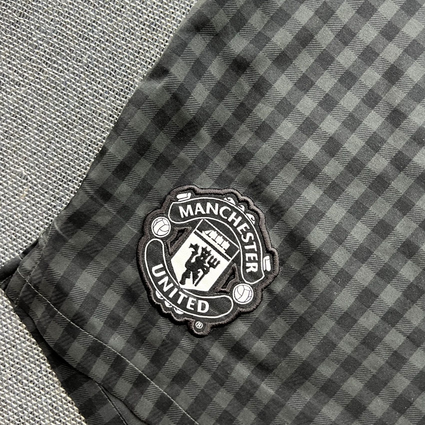 Nike Nike Manchester United 2012-2013 Away Mens Shorts M Gray Football Quick Dry Water Resistant Nike Shorts Mens Medium Gray Football Size US 31 - 5 Thumbnail