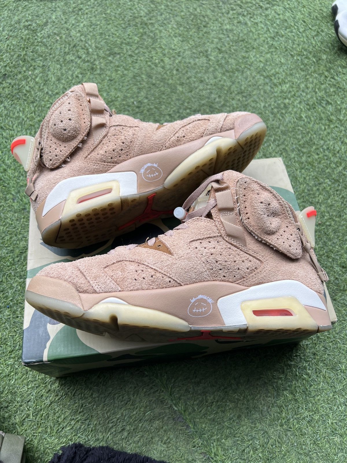 Jordan Brand × Travis Scott Travis Scott x Air Jordan 6 Retro SP British Khaki DH0690200 Size US 9.5 / EU 42-43 - 3 Thumbnail