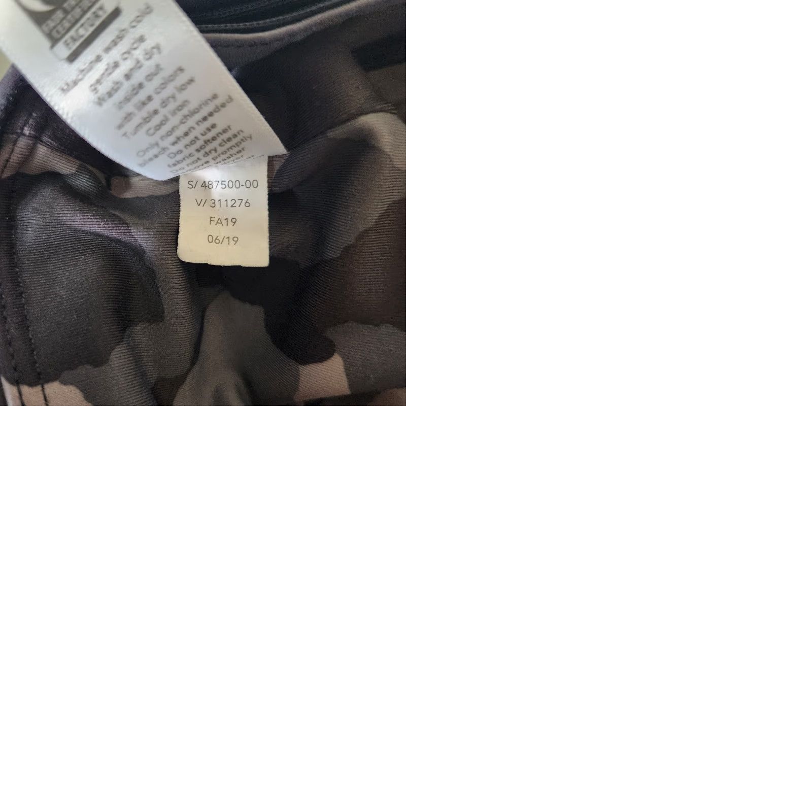 Athleta Athleta Lightening Camo 7/8 Tight Leggings w/Stash Pockets Supersonic-Size S Womens Leggings Size 28" / US 6 / IT 42 - 9 Thumbnail