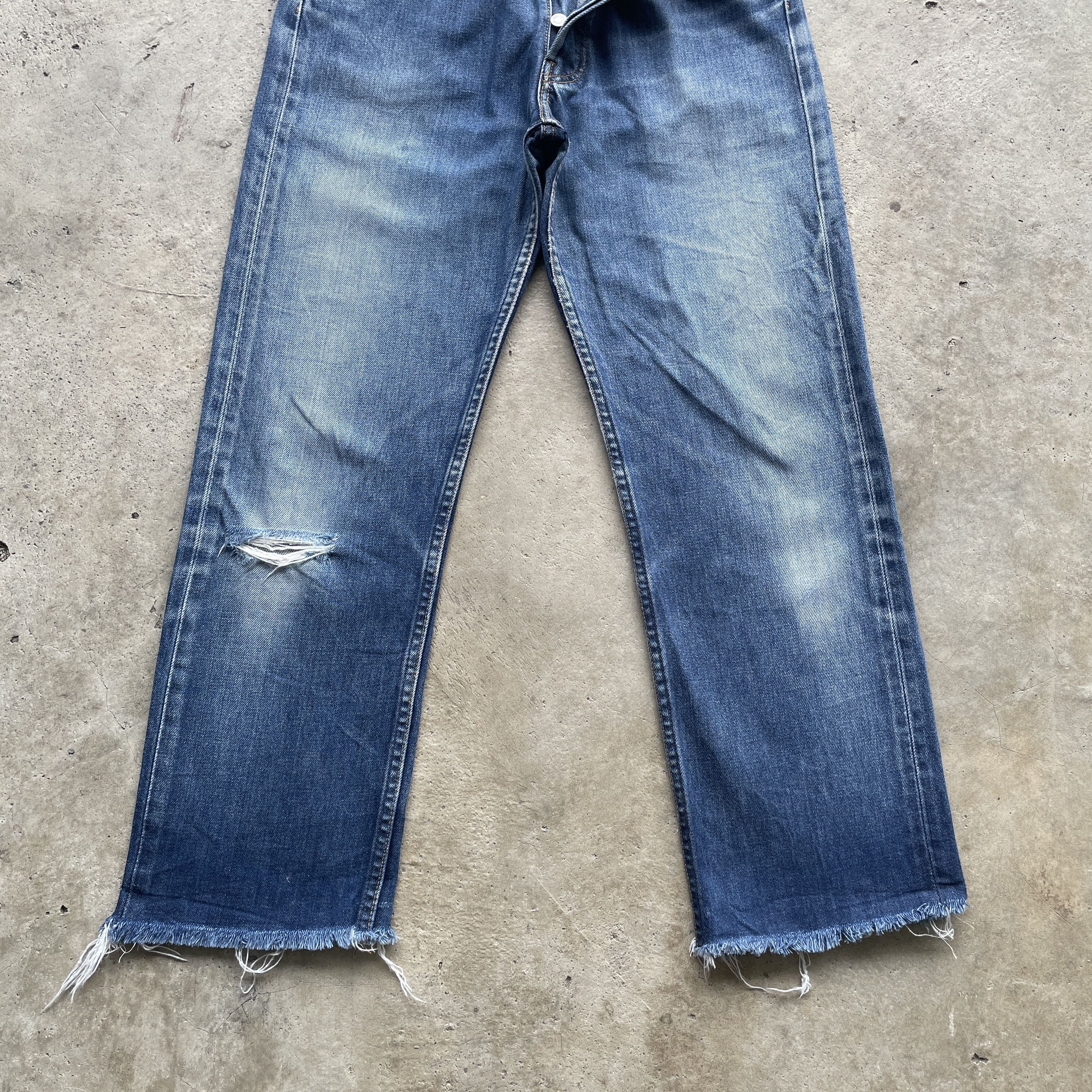 Levi's VINTAGE LEVI’S 501 RELEASE HEM DISTRESSED FADED JEANS PANTS Size US 28 / EU 44 - 5 Thumbnail