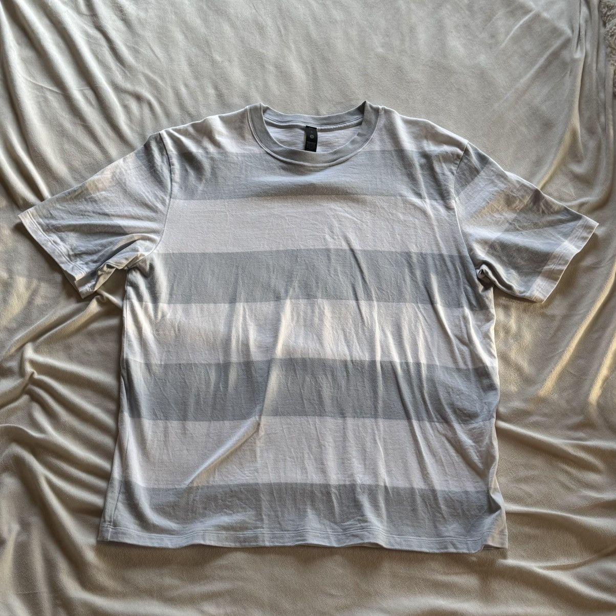 Lululemon Lululemon stripped blue and white oversized tee Size US L / EU 52-54 / 3 - 1 Preview
