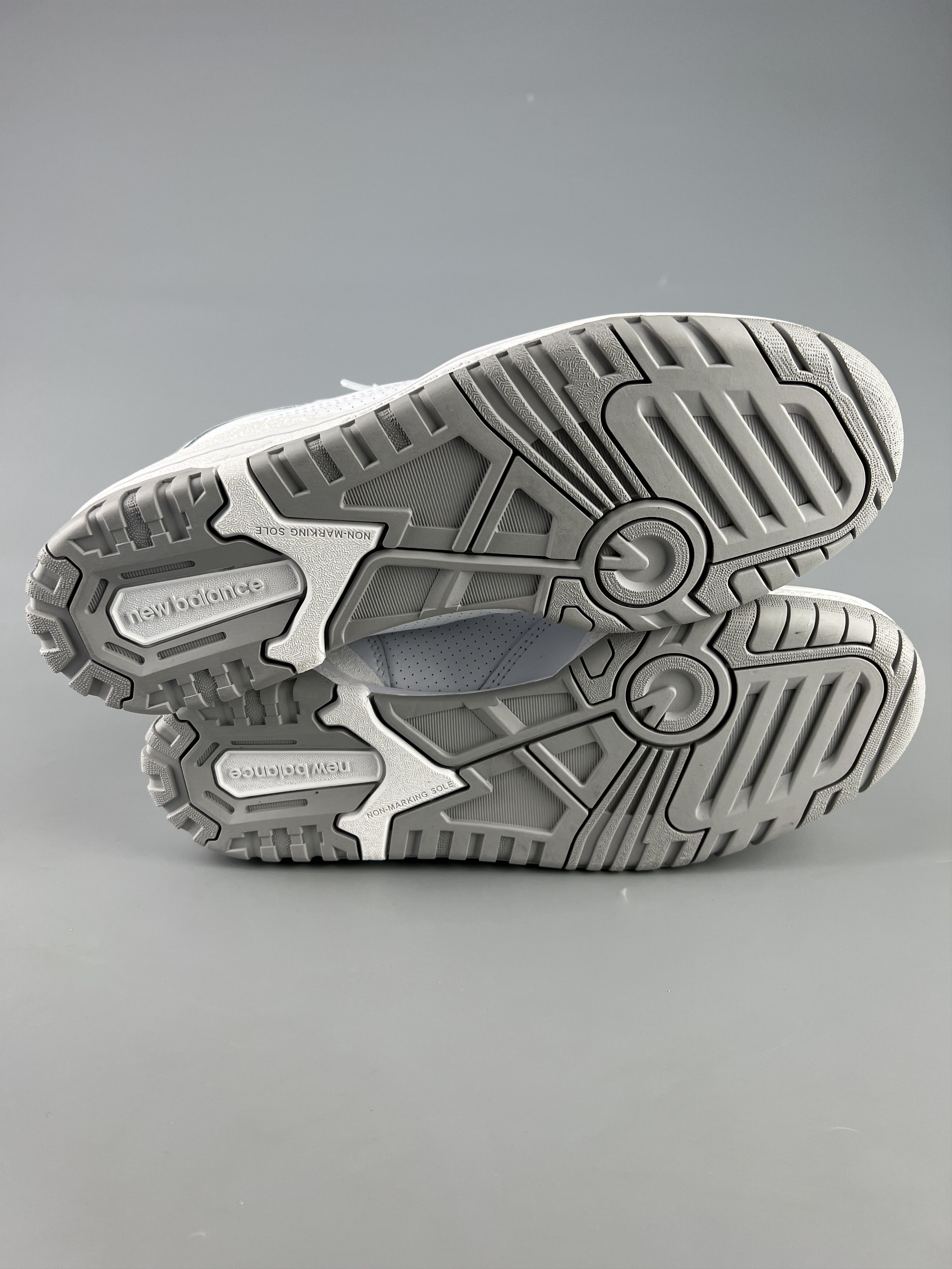 New Balance New Balance 550 White Leather Sneakers US7.5 Size US 7.5 / EU 40-41 - 6 Thumbnail