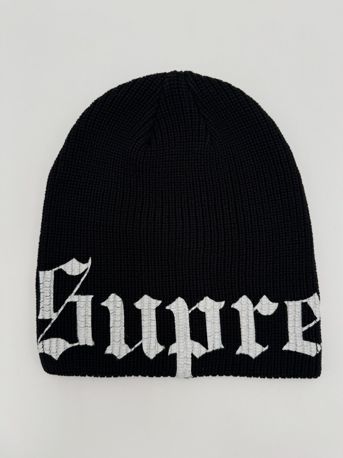 Supreme Old English Printed Beanie ブラック Supreme Supreme Old English Gothic Beanie Black | Grailed