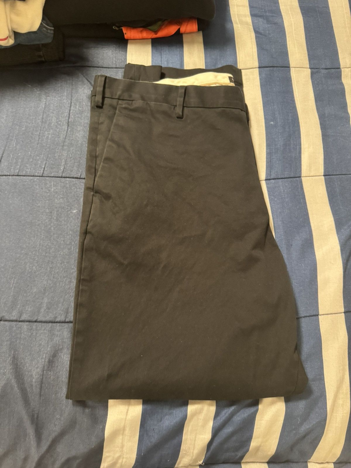 Banana Republic Banana Republic Slim Rapid Movement Chino Black 42W 32L Size US 42 / EU 58 - 1 Thumbnail