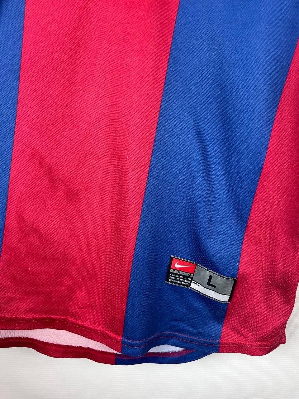 Nike Barcelona 1998/99 Nike jersey vintage t-shirts size L Size US L / EU 52-54 / 3 - 8 Thumbnail