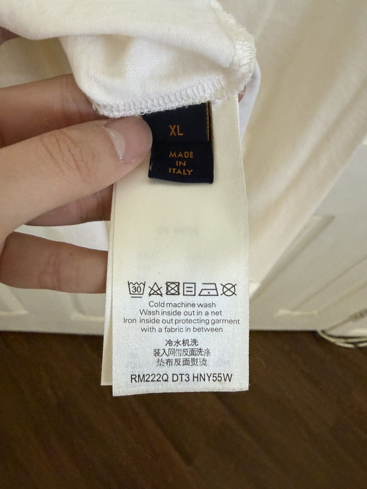Louis Vuitton Louis Vuitton Embossed T Shirt Size US XL / EU 56 / 4 - 14 Thumbnail