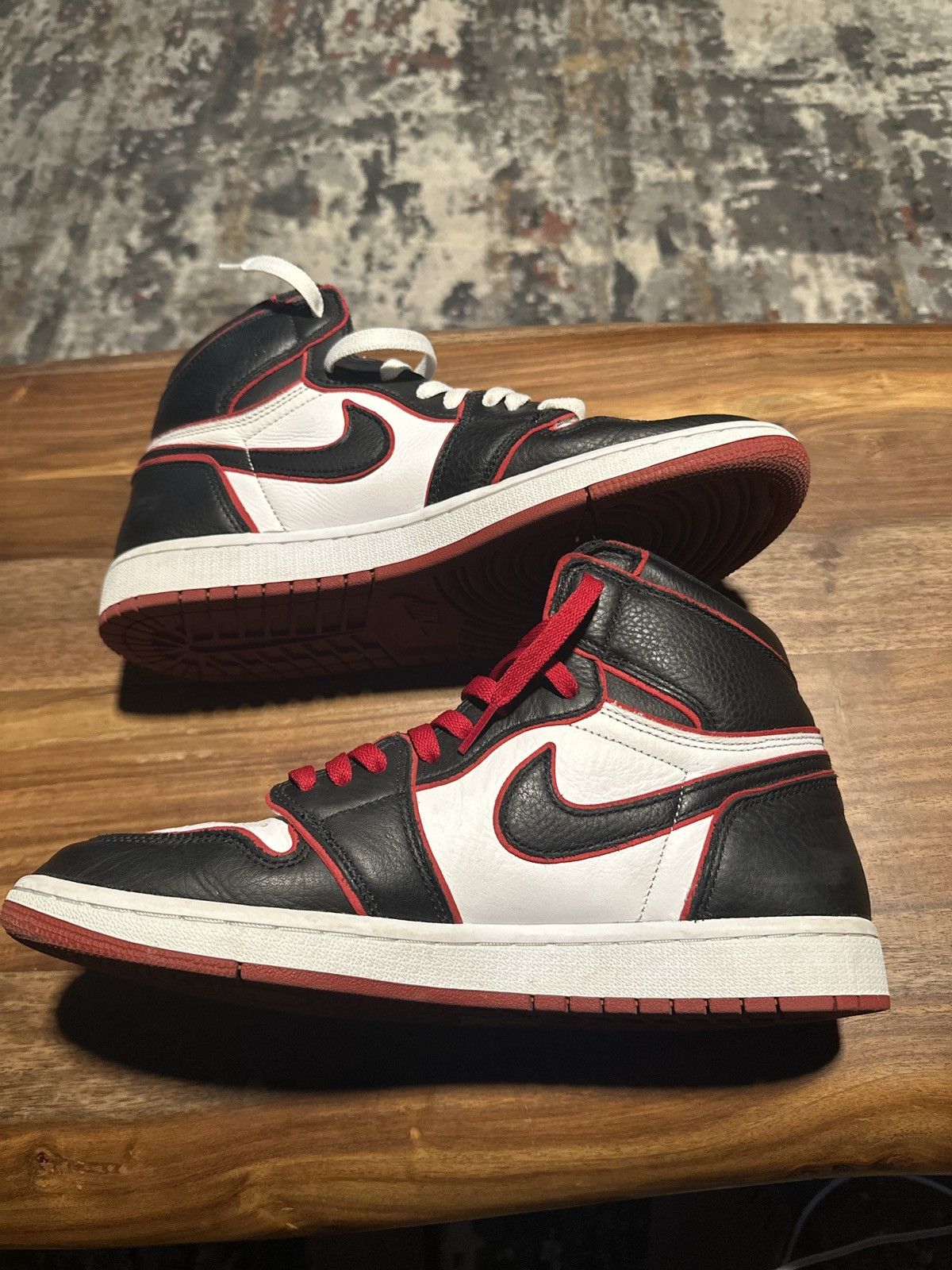 Jordan Brand Jordan 1 bloodline Size US 10.5 / EU 43-44 - 2 Thumbnail