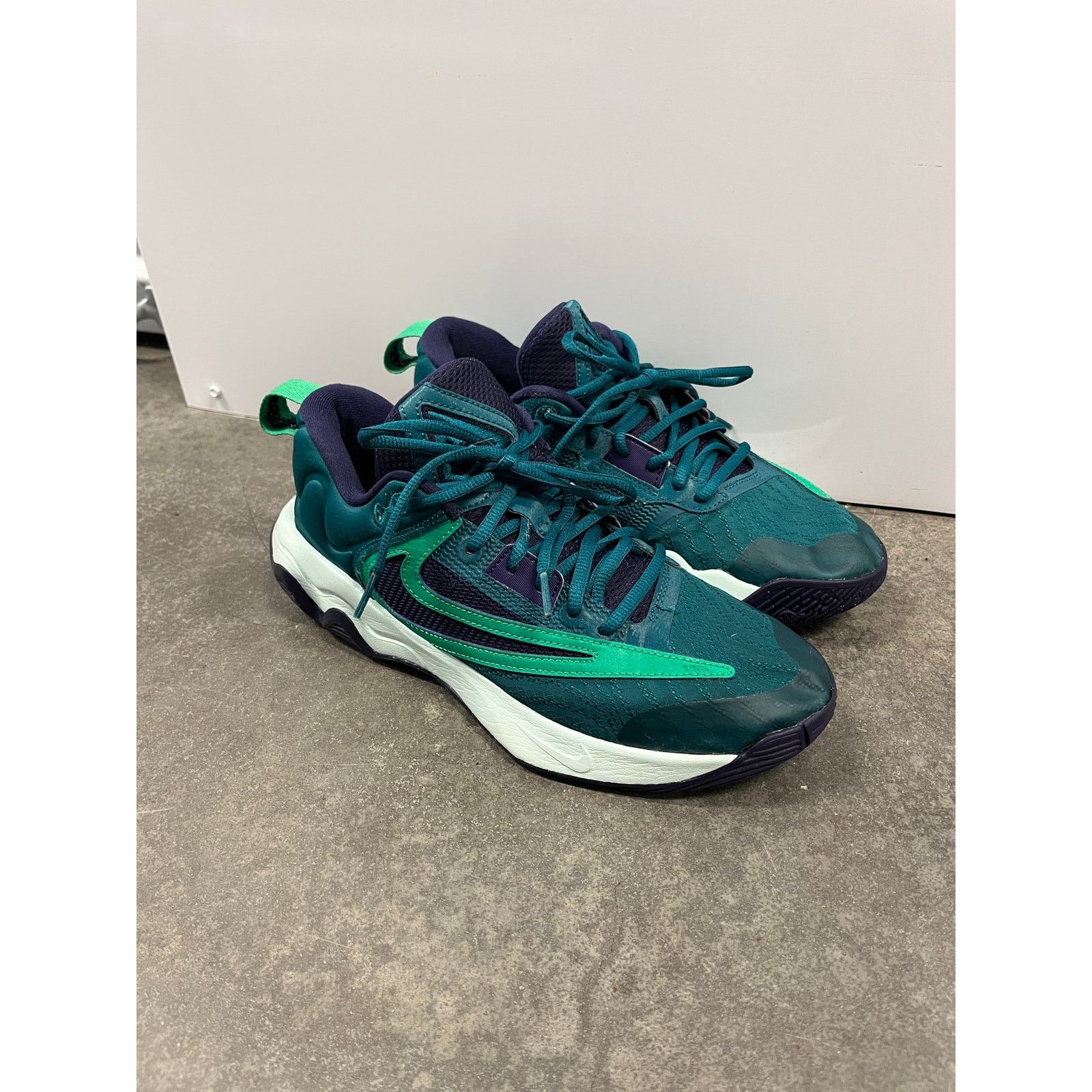 Nike Nike Giannis Immortality 3 Low Teal Purple Size US 8 / EU 41 - 1 Thumbnail