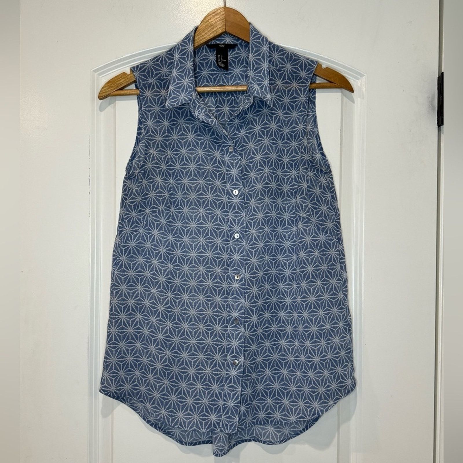 H&M H&M Blue Geometric Pattern Button Down Blouse Size XS Size XS / US 0-2 / IT 36-38 - 6 Thumbnail