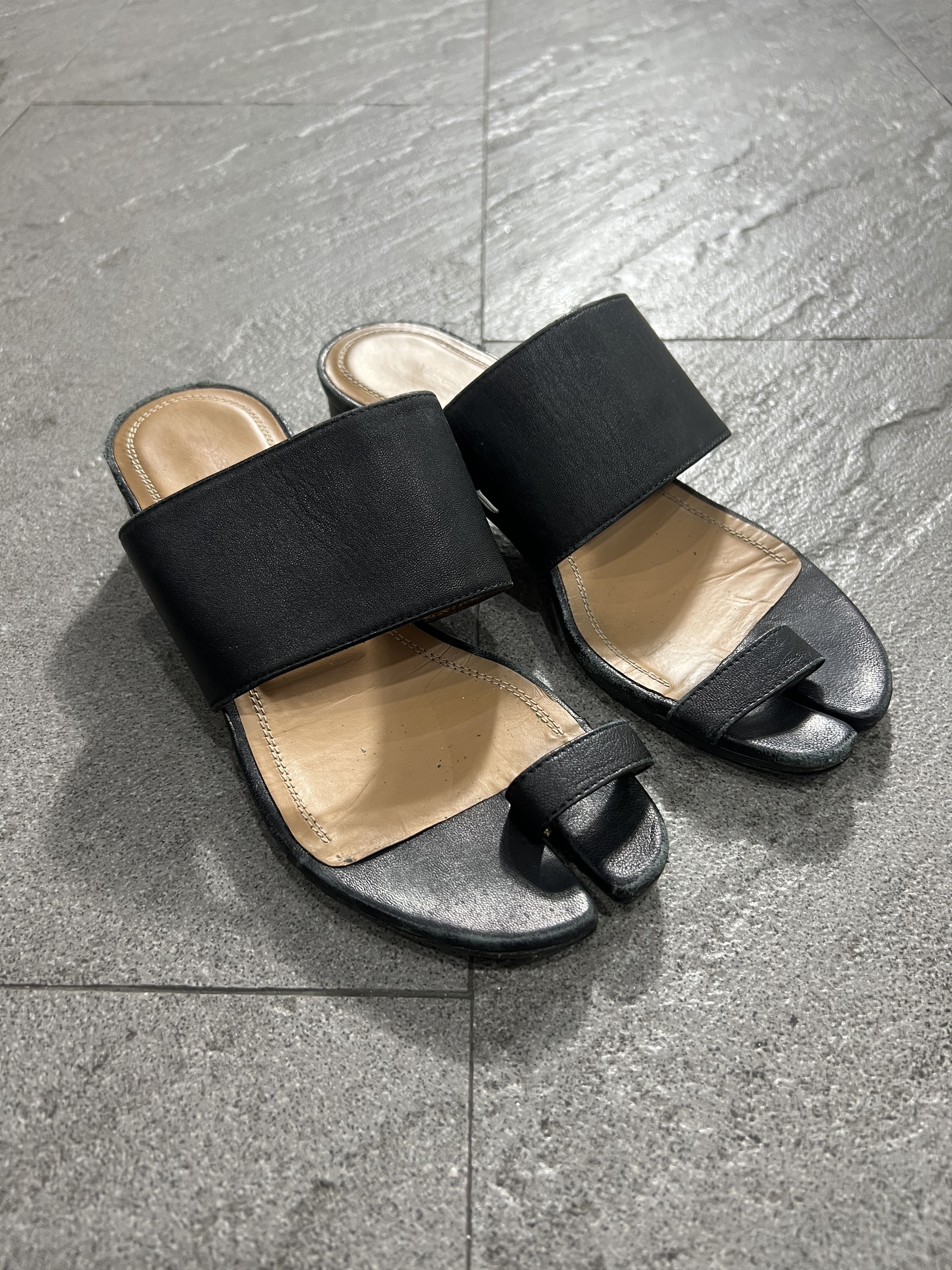 Maison Margiela Maison Margiela 22 Black Tabi Mule Sandals Low Heel EU36 Size US 6 / IT 36 - 2 Thumbnail