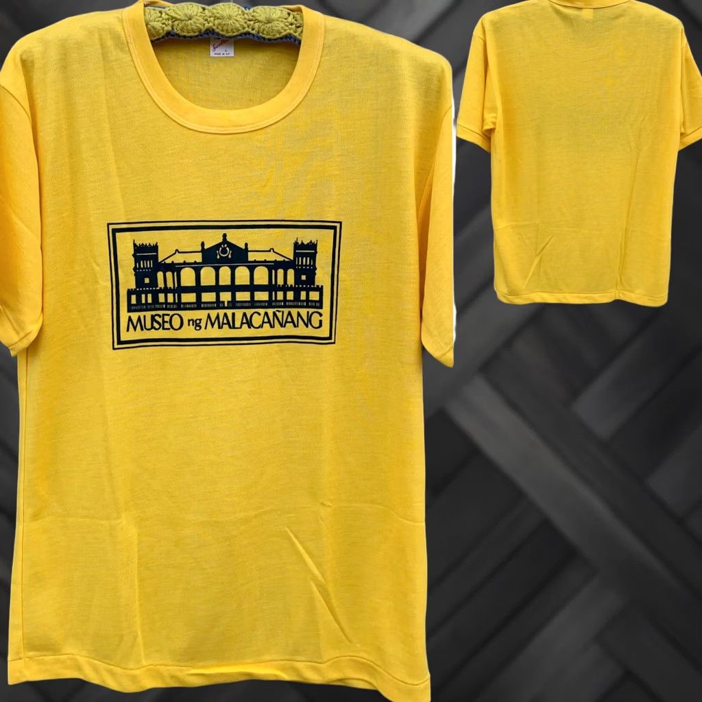 Vintage VINTAGE Swallow Museo ng Malacanang T-Shirt Single Stitch Size L Yellow Graphic Print Men Crew Neck Short Sleeve Philippines Size US L / EU 52-54 / 3 - 1 Thumbnail