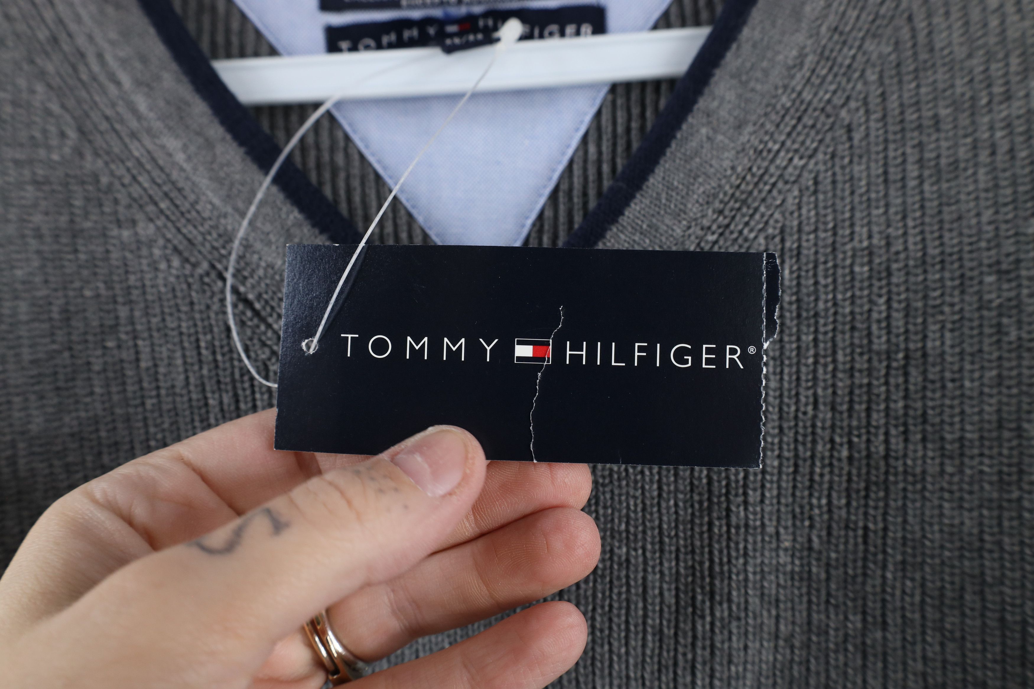Tommy Hilfiger × Vintage Deadstock Vintage 90s Tommy Hilfiger Knit Sweater Vest Gray Size US XL / EU 56 / 4 - 6 Thumbnail