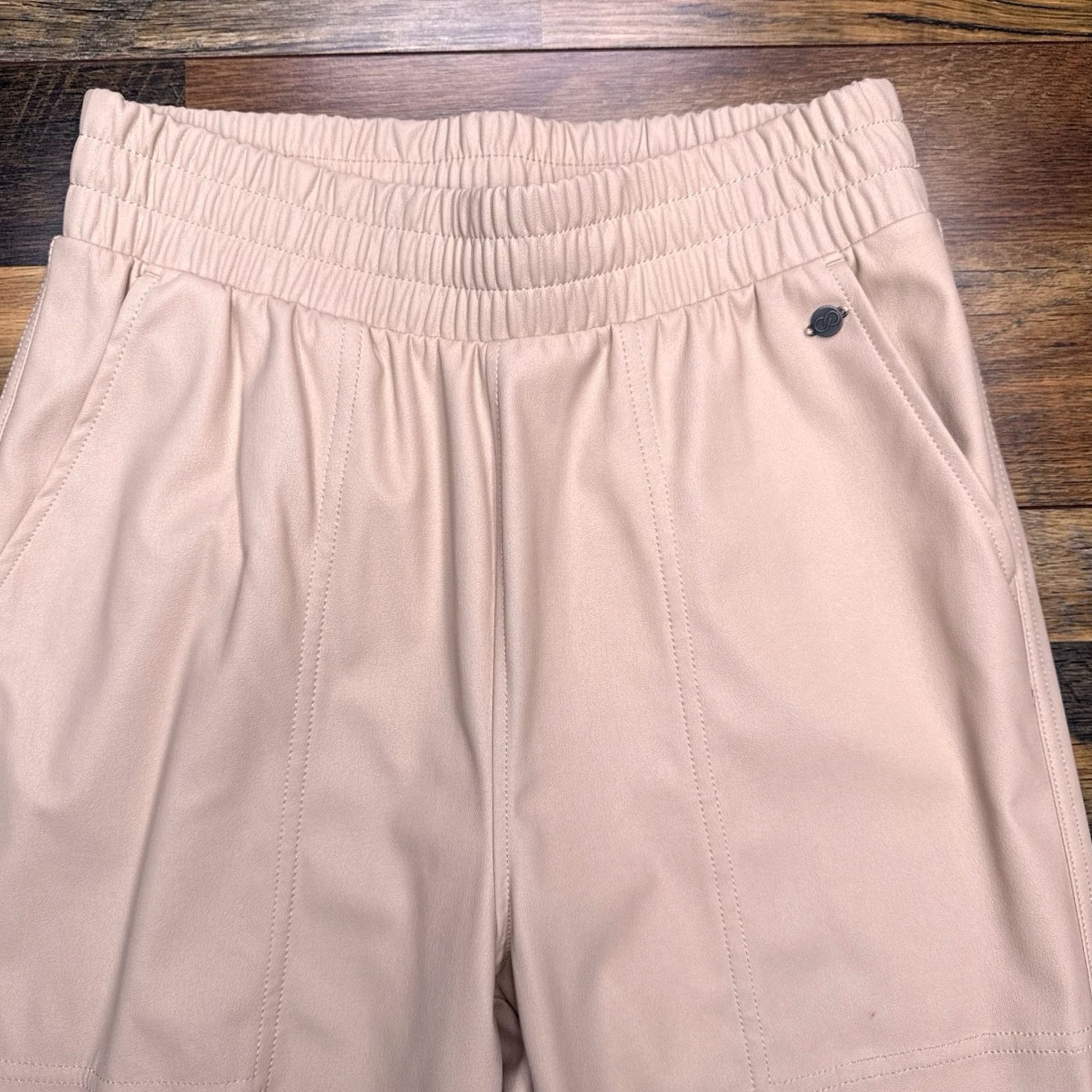 Vintage Calia Coated Jogger Pants Womens S Tan Pull On Elastic Waist Pockets 100% Polyester Athletic Jogger Tapered Inseam 26in Size 28" / US 6 / IT 42 - 3 Thumbnail