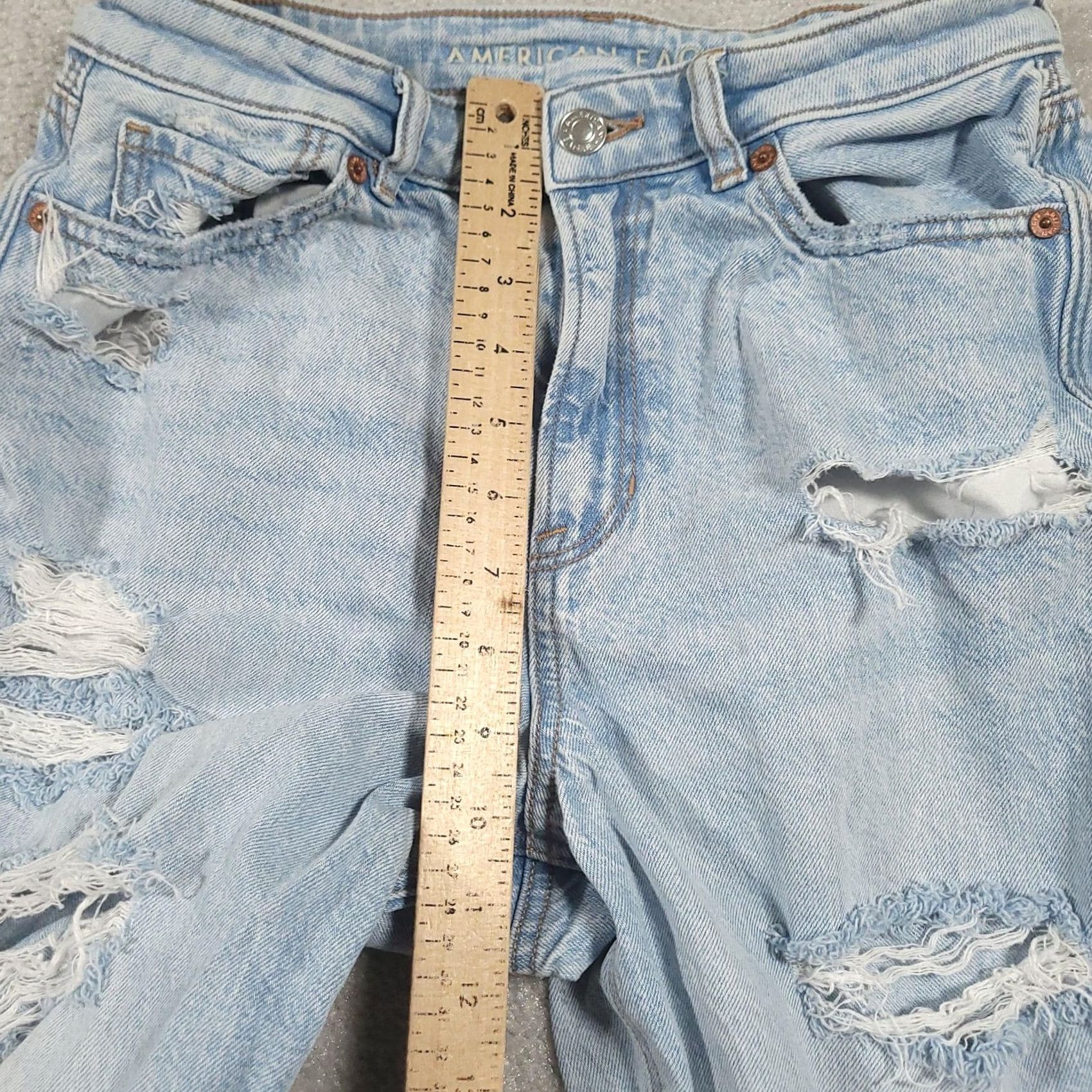 Vintage VINTAGE American Eagle Jeans Womens 4 Light Wash Distressed Raw Hem Ripped Stretch Mom Jeans Womens 4 Light Wash Blue Jeans Distressed Pockets Zip Fly Size 27" / US 4 / IT 40 - 6 Thumbnail
