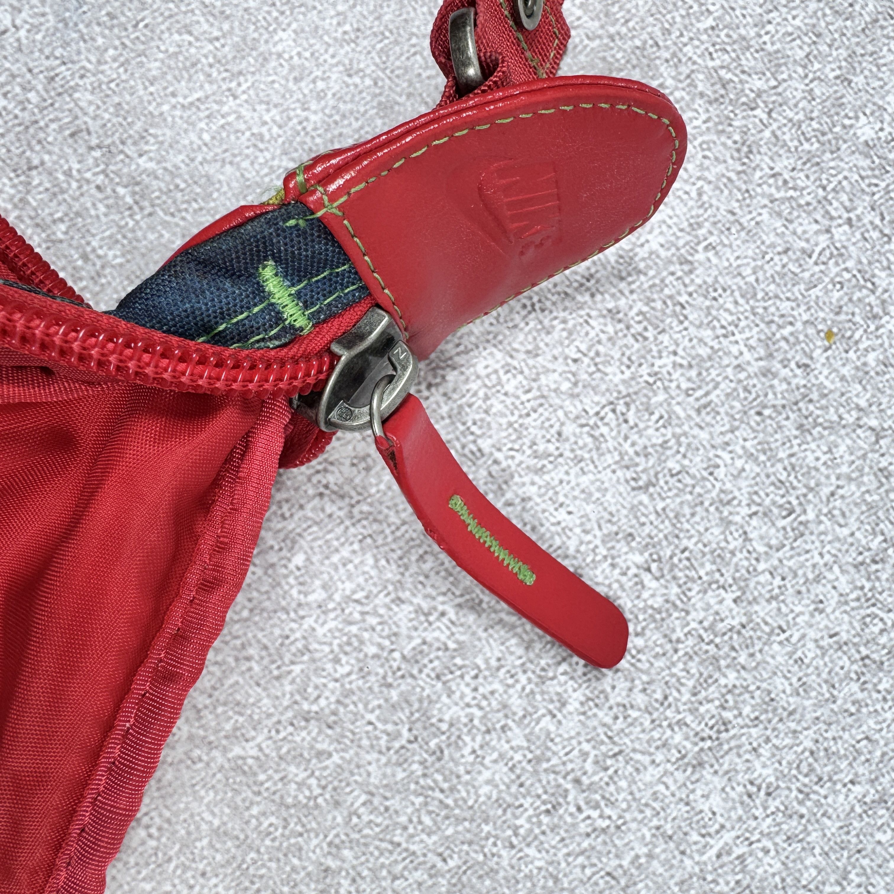 Nike Vintage Nike Women`s Sling Shoulder Bag Y2K Size ONE SIZE - 9 Thumbnail