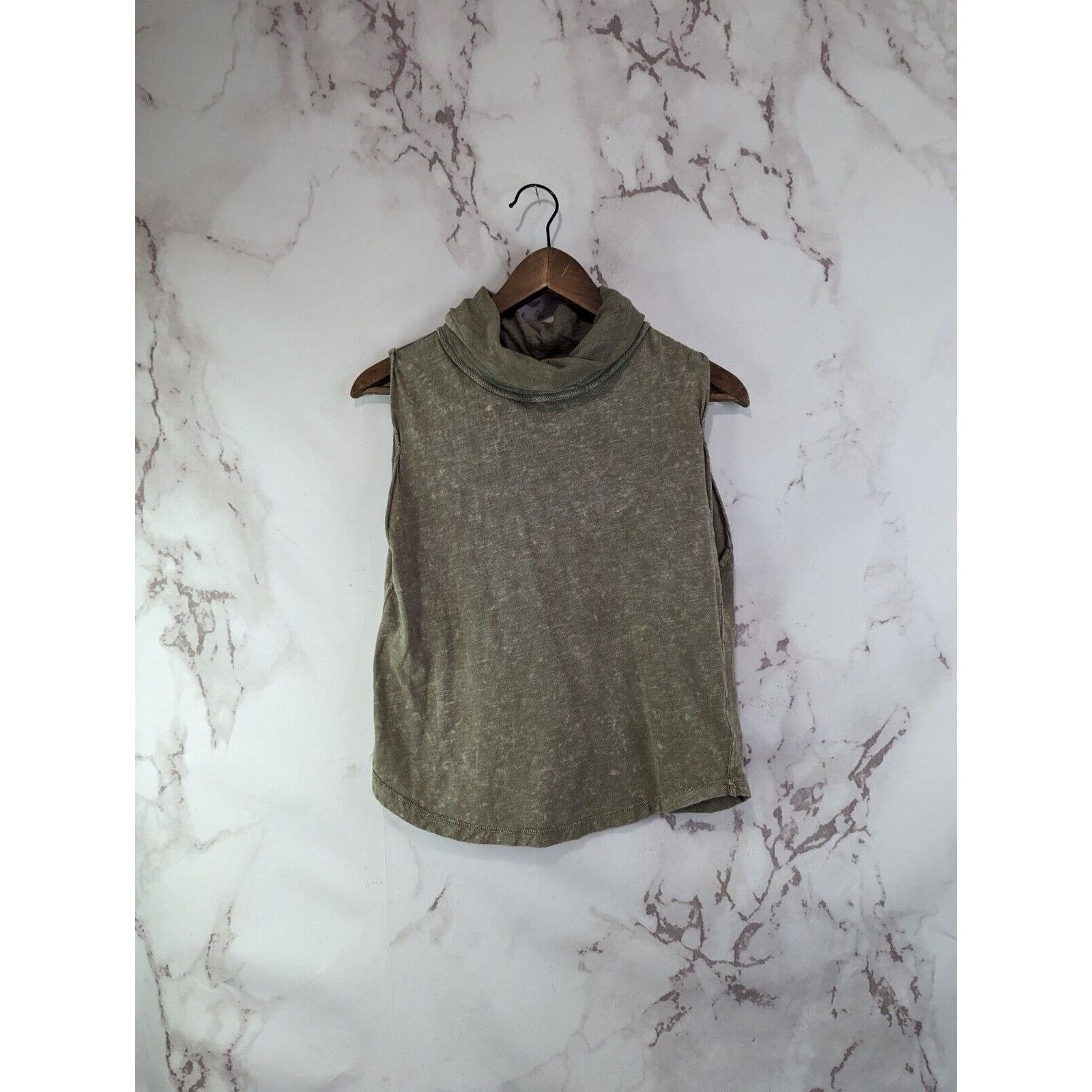 Free People Free People Tank Top Womens XS Green Muscle Cowl Neck Size XS / US 0-2 / IT 36-38 - 1 Thumbnail