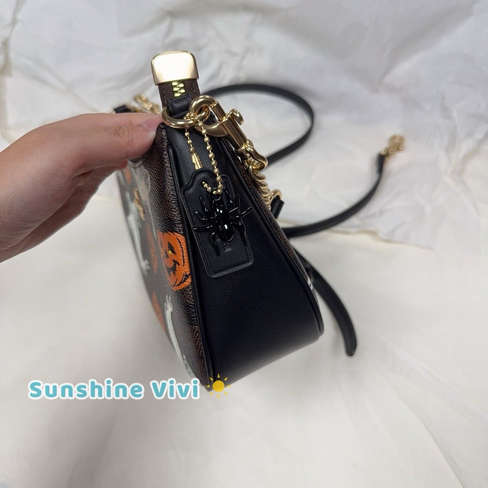 Coach NWT Coach Teri Shoulder Bag Pumpkin Halloween Print CCE71 Size ONE SIZE - 4 Thumbnail
