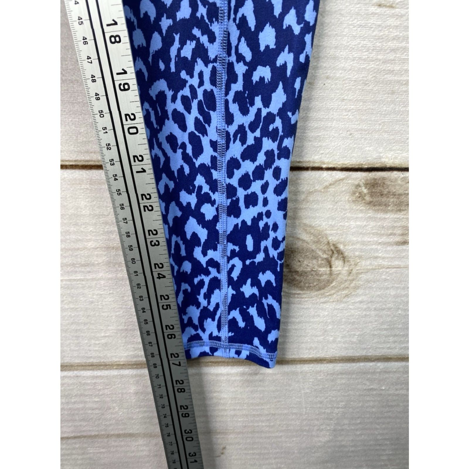 Fabletics Fabletics Leggings S Blue Animal Print Pockets High Rise Skinny Athletic Womens Size 28" / US 6 / IT 42 - 7 Thumbnail