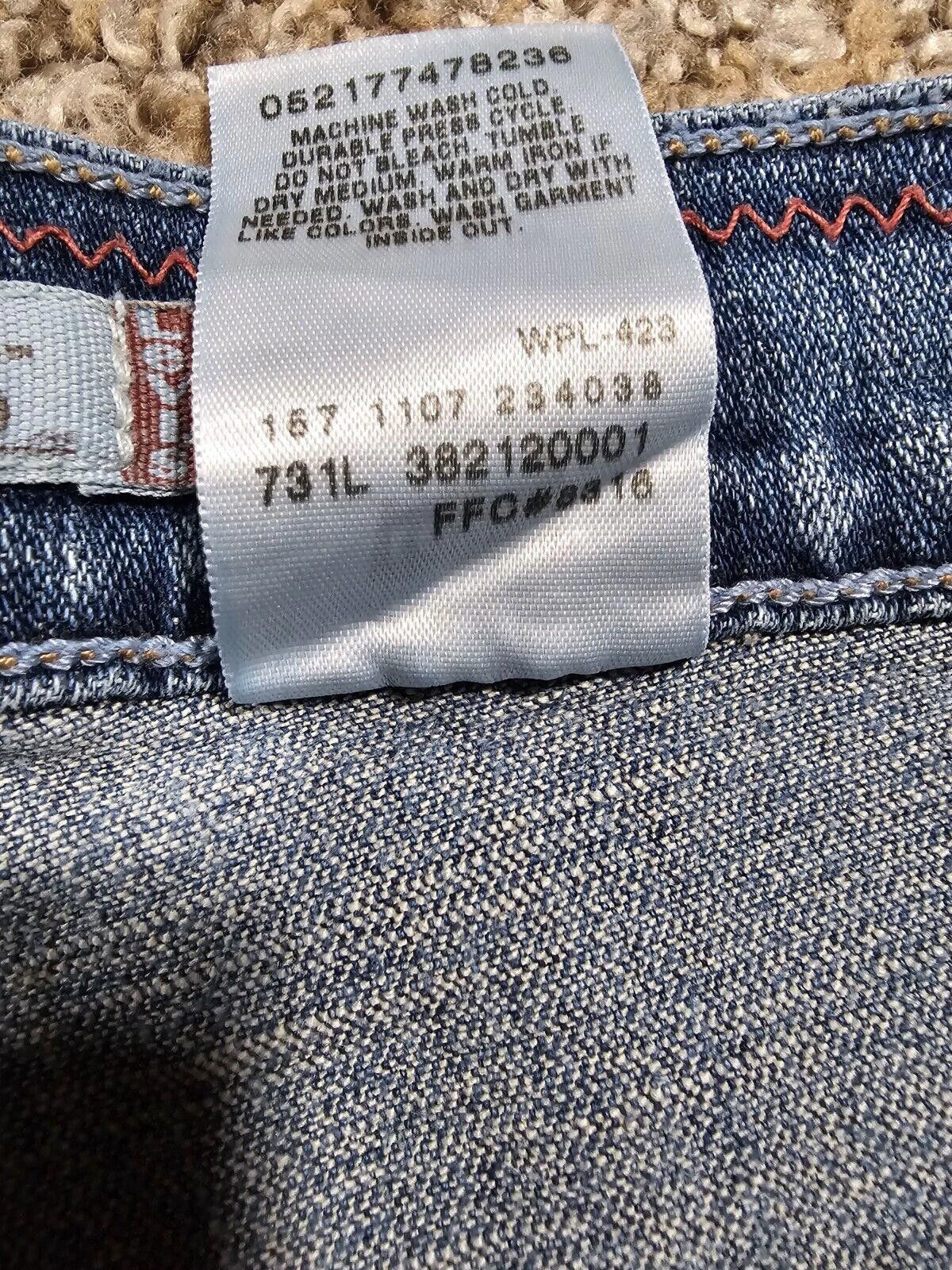 Levi's LEVI'S 515 Bermuda Womens Short size 10 Light Wash Denim Size 32" / US 10 / IT 46 - 4 Thumbnail