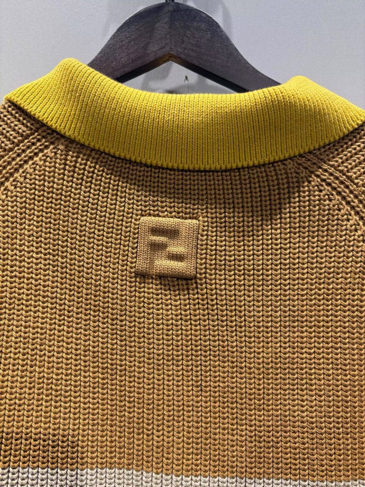 Fendi Fendi Badge Stripe Piqué Short-Sleeve Polo Shirt K36 Size US L / EU 52-54 / 3 - 5 Thumbnail
