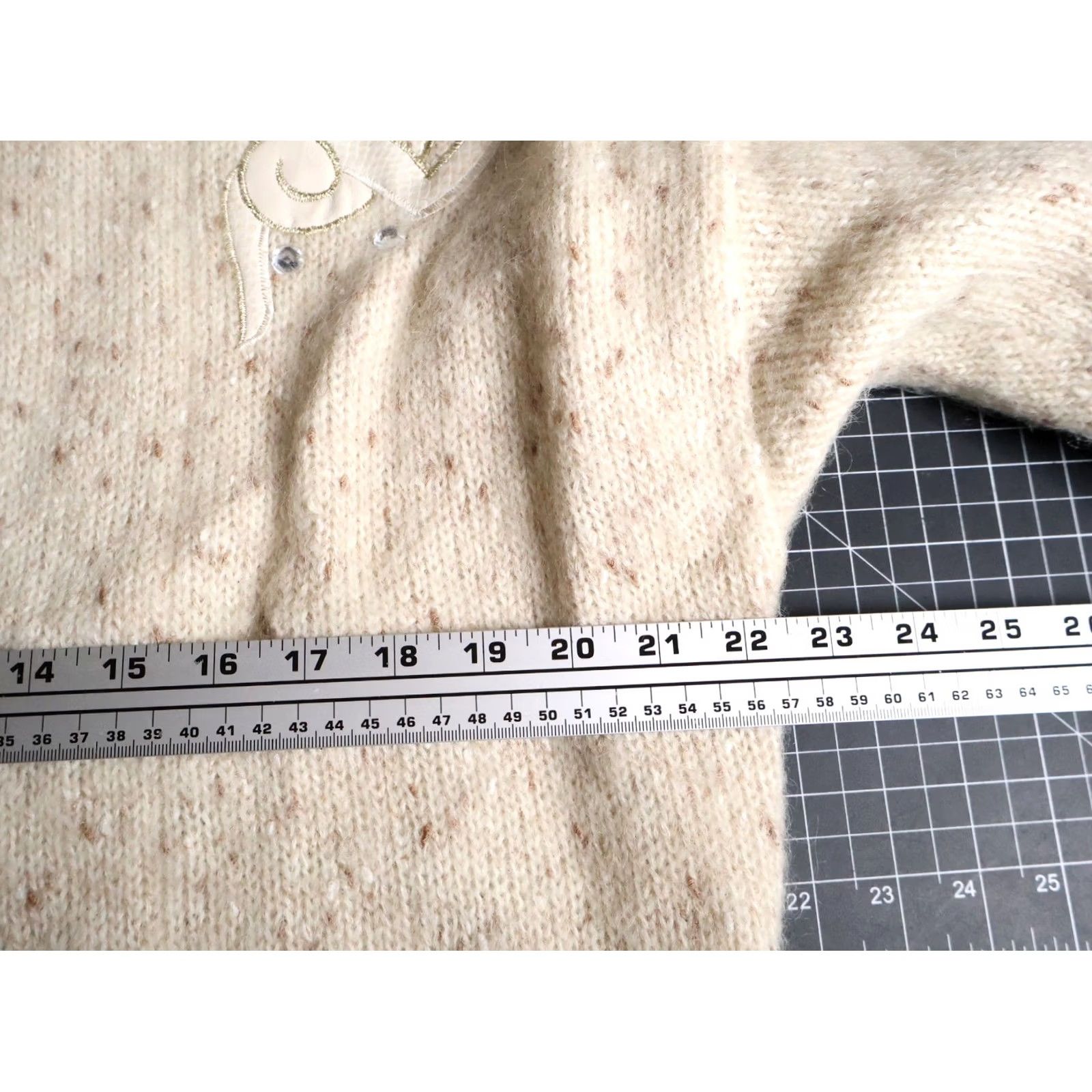 Vintage VINTAGE IB Diffusion Cardigan Sweater Women's Large Beige Beaded Wool Mohair Blend Heavyweight 90s Size L / US 10 / IT 46 - 5 Thumbnail
