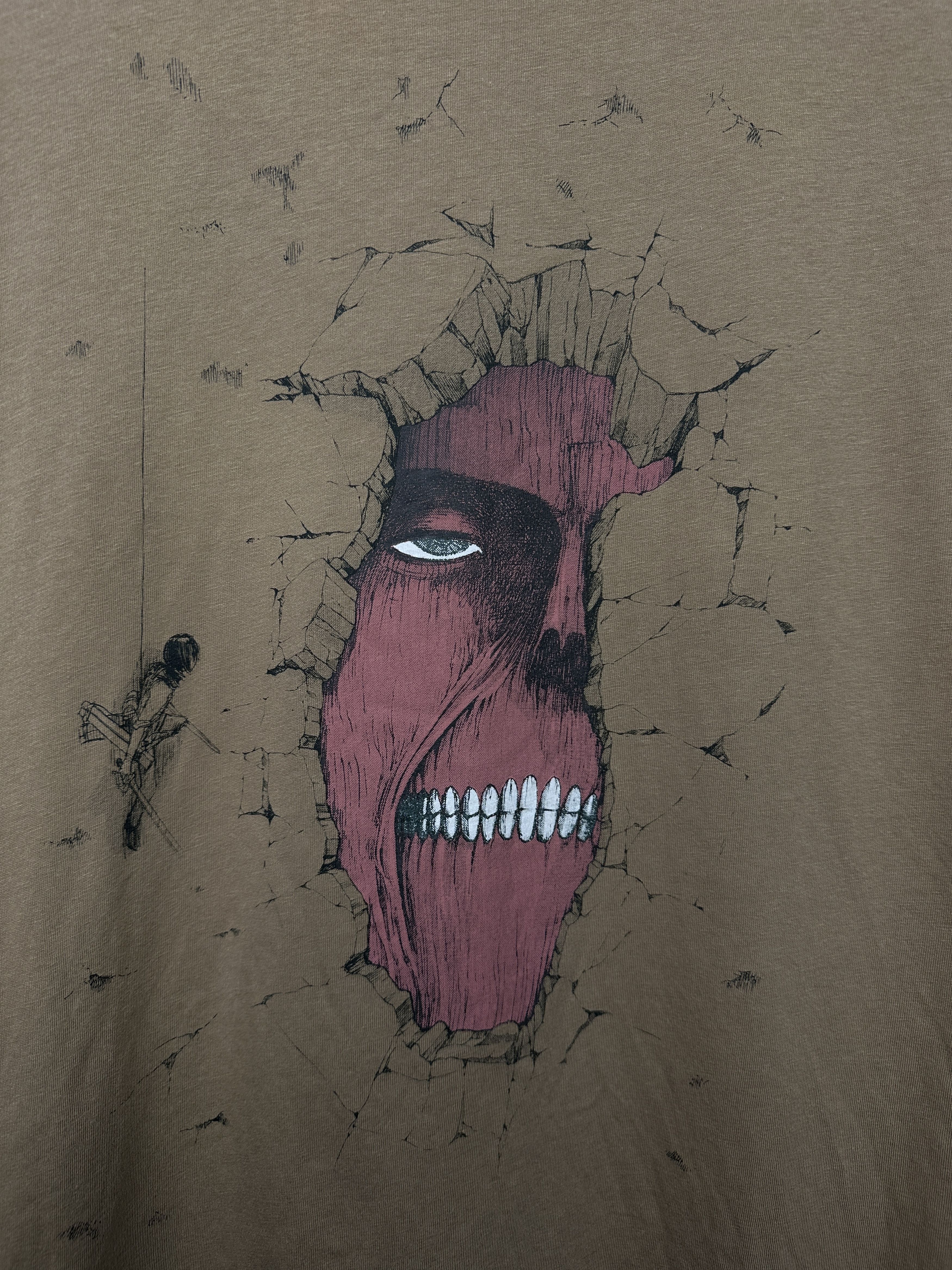 Uniqlo Uniqlo U Utility Attack On Titan Mens T-Shirt Size US M / EU 48-50 / 2 - 3 Thumbnail