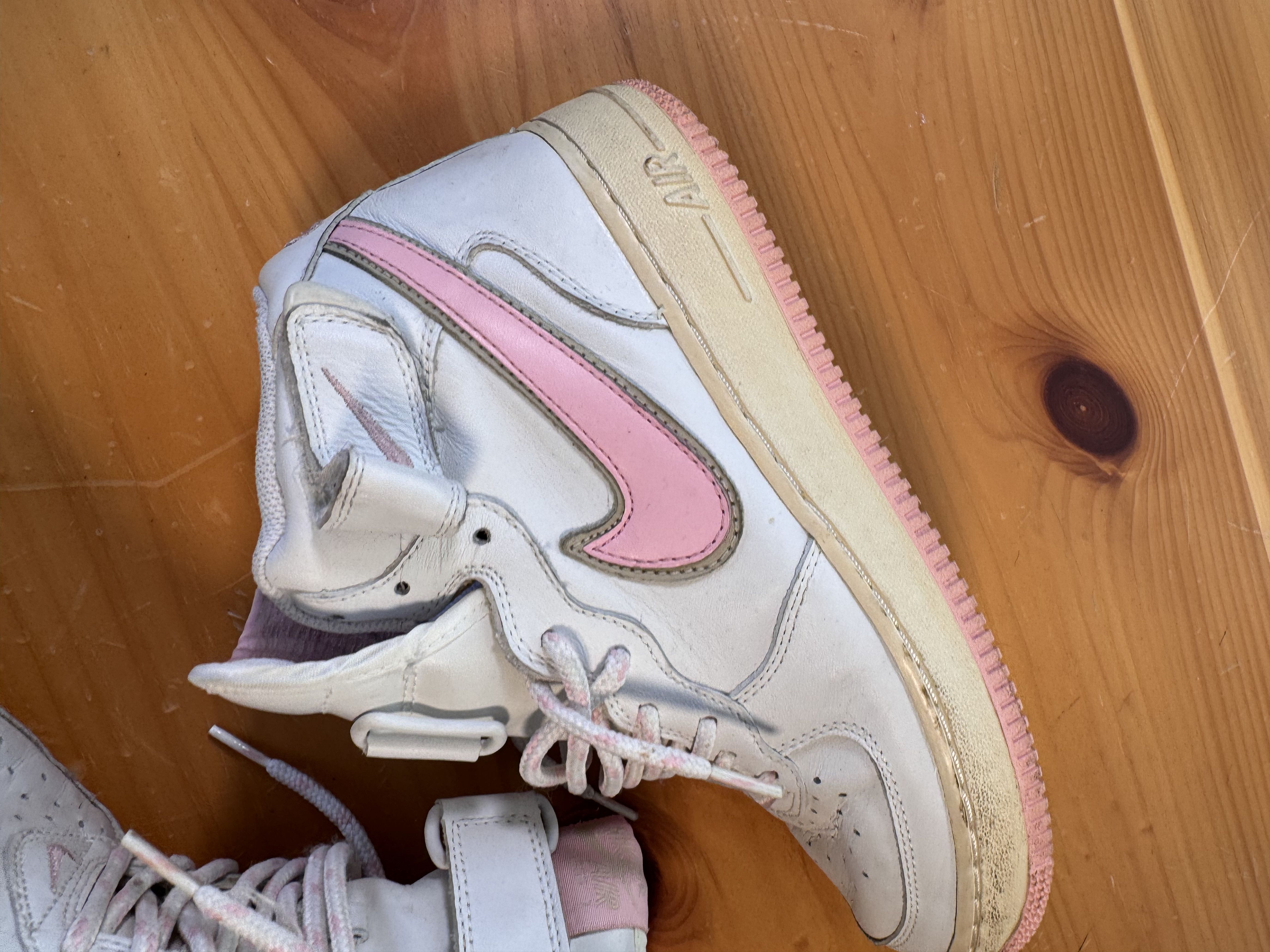 Nike 2005 Nike Wmns Air Force 1 Mid 'White Shy Pink' double Size US 7.5 / EU 40-41 - 2 Thumbnail