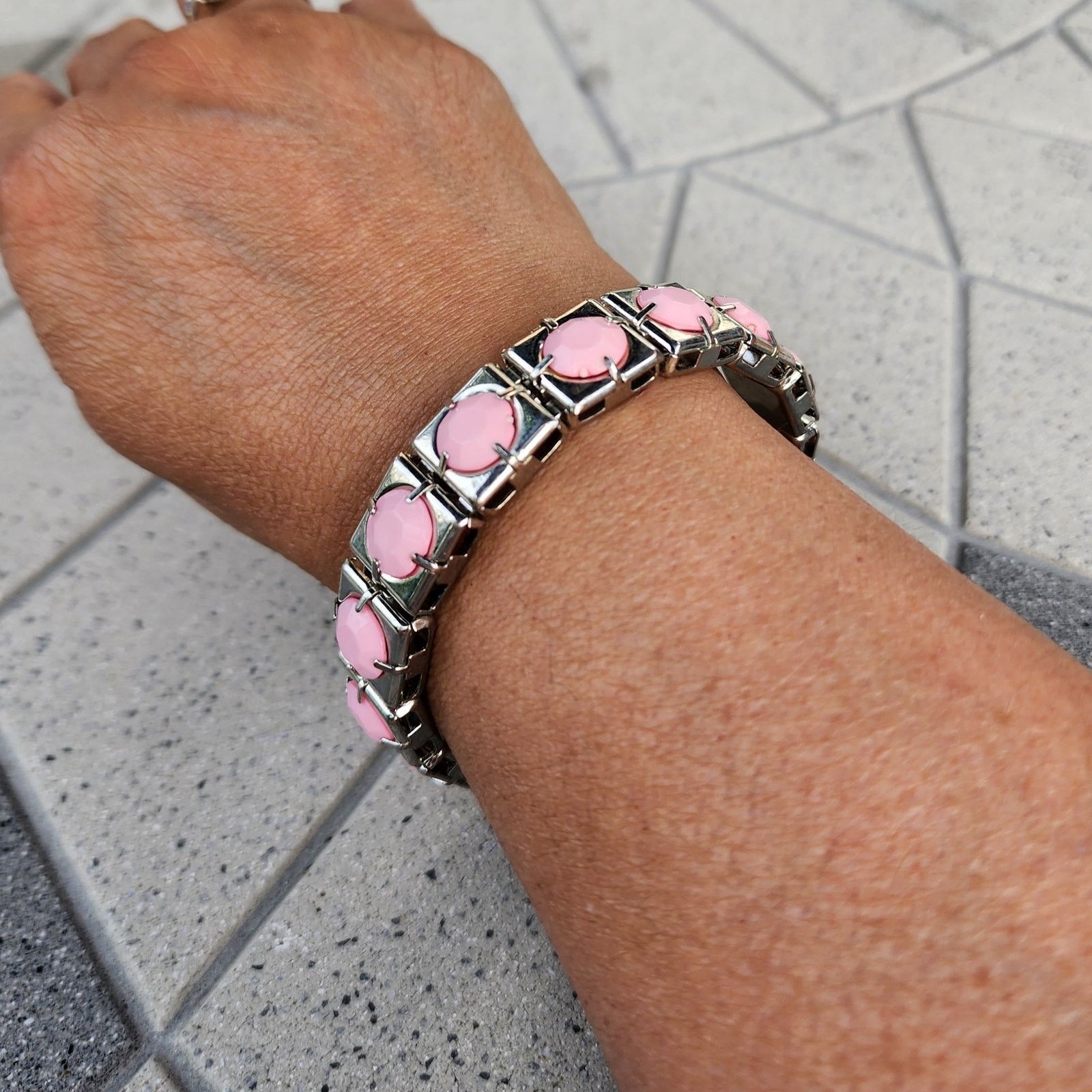 Vintage Vintage Silver Tone Bubblegum Pink Thermoset Link Bracelet Size ONE SIZE - 5 Thumbnail