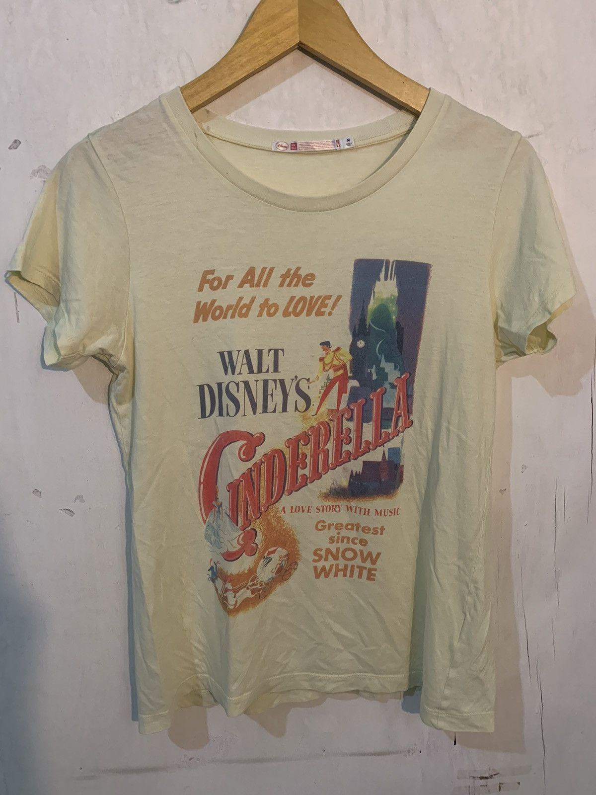 Anime × Disney × Uniqlo VINTAGE Cinderella t-shirt from UNIQLO Size US M / EU 48-50 / 2 - 1 Thumbnail