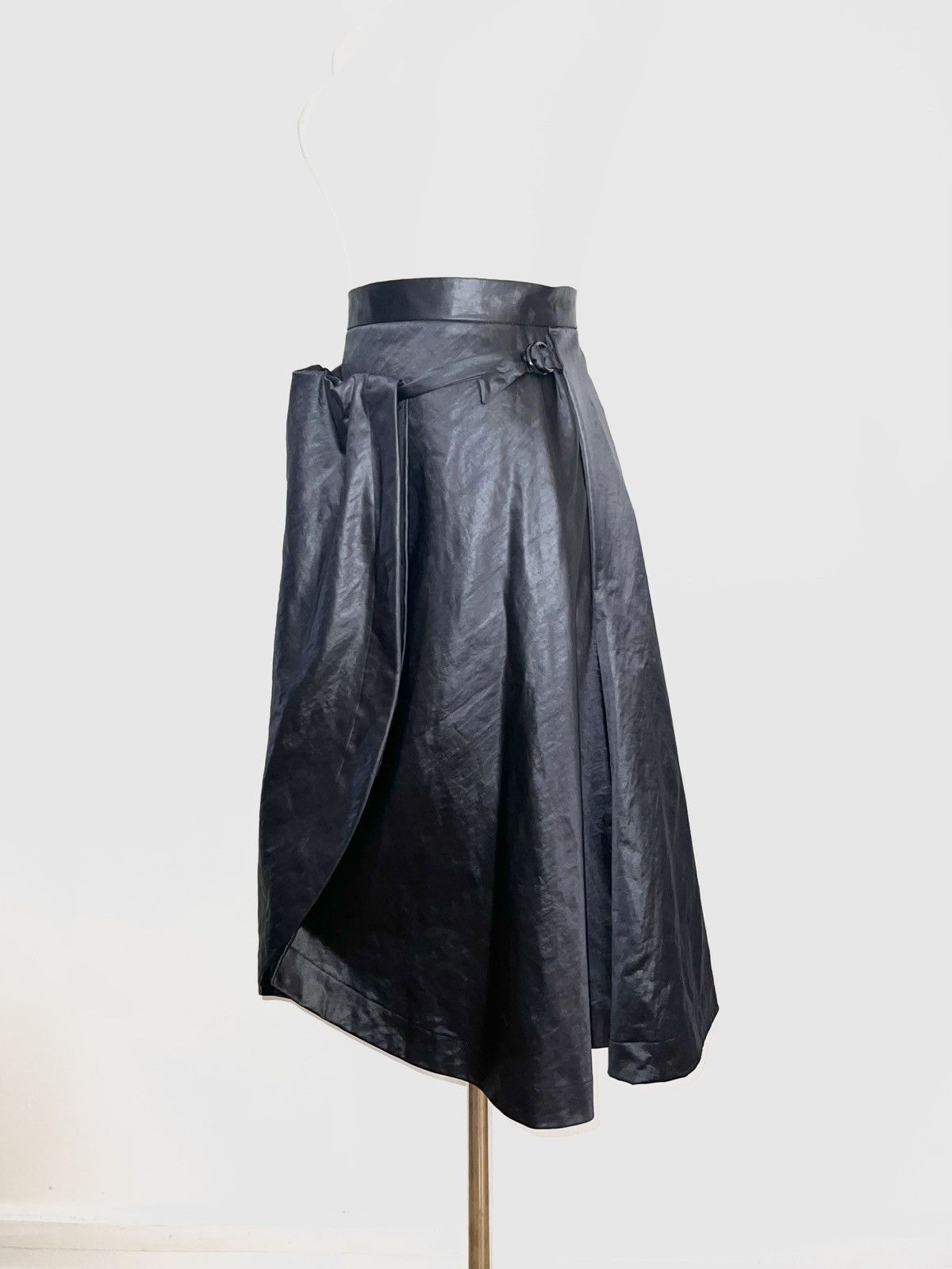 ANREALAGE Anrealage asymmetric wrap skirt in nylon with belt detail. Size 27" / US 4 / IT 40 - 7 Thumbnail