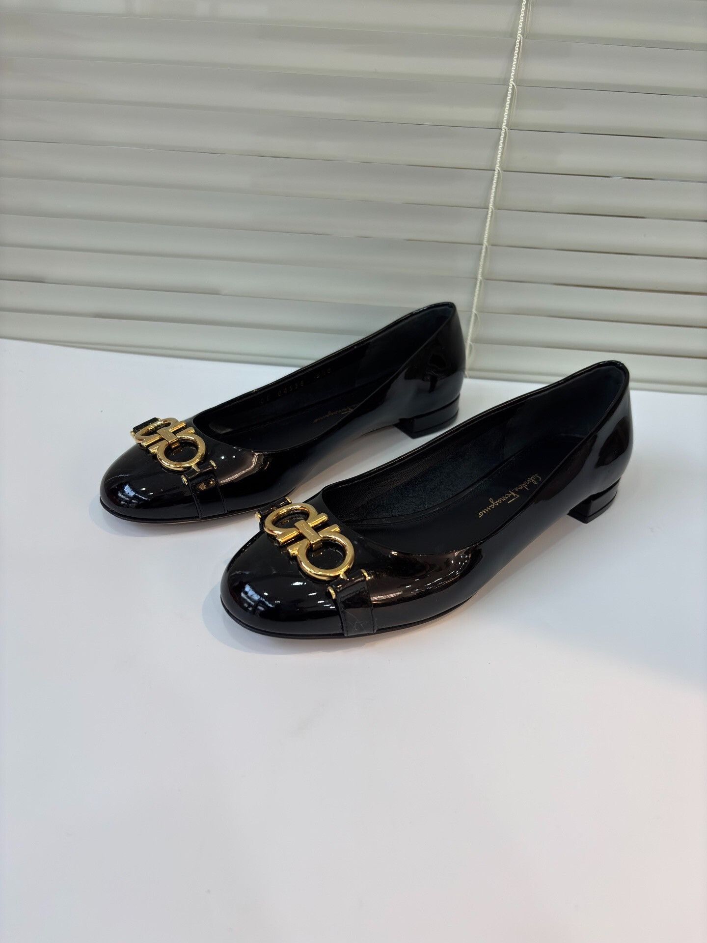 Salvatore Ferragamo Ferragamo Black Patent Leather Flats Size US 4.5 / IT 34.5 - 1 Thumbnail
