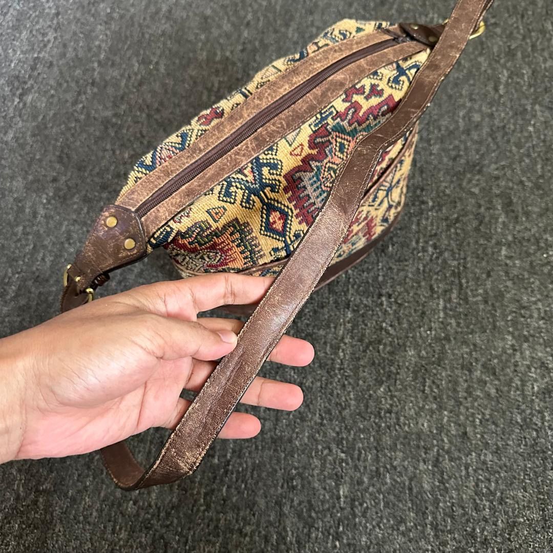 L.L. Bean Vintage Rare L L Bean Tapestry Leather Trim Crossbody Bag Size ONE SIZE - 8 Thumbnail