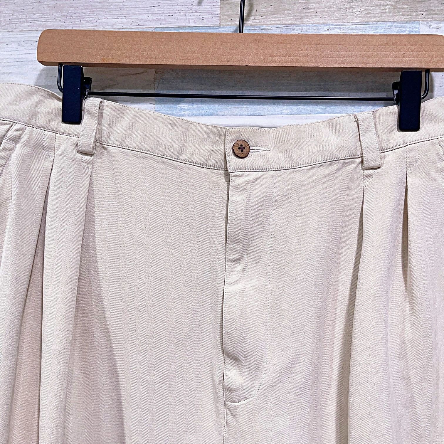 Tommy Bahama Tommy Bahama Silk 8 Inch Pleat Dress Short Beige Vacation 38 Size US 38 / EU 54 - 2 Thumbnail