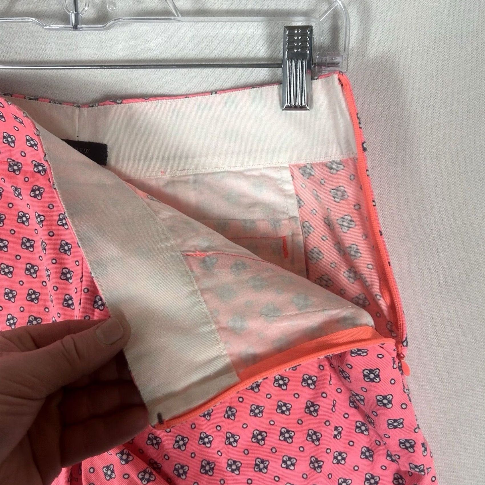J.Crew VINTAGE? No. J.CREW Bermuda Shorts Womens 6 Pink Abstract Casual Pockets Summer 3" Ins Size 28" / US 6 / IT 42 - 2 Thumbnail