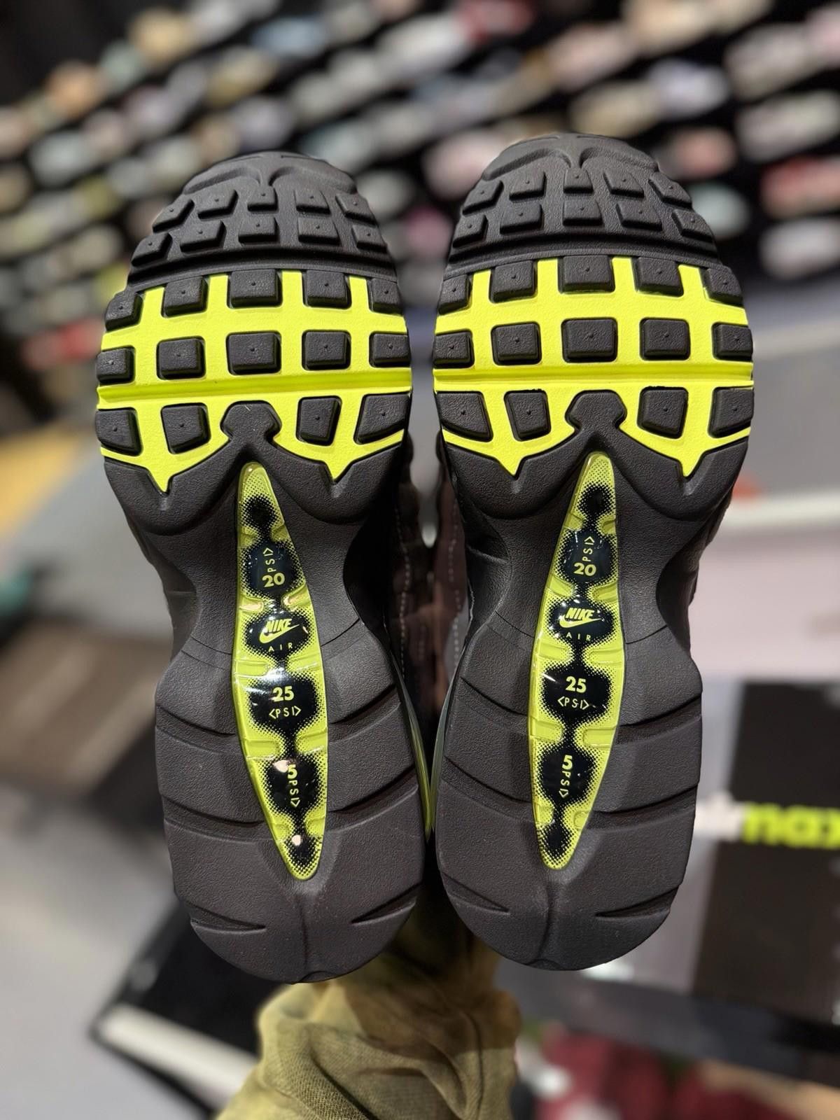 Nike Size 10 - Nike Air Max 95 OG 2025/2026 Neon (HM4740 001) Size US 10 / EU 43 - 10 Thumbnail