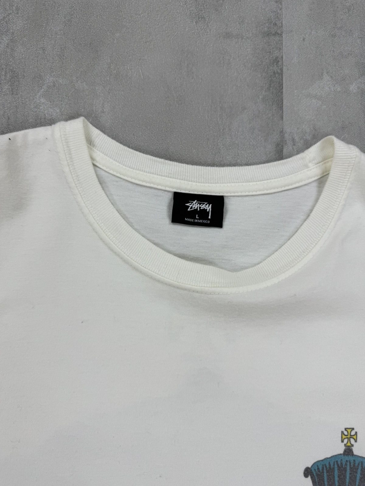 Other STUSSY VINTAGE WHITE T-SHIRT WITH QUEEN PRINT Mens size L Size US L / EU 52-54 / 3 - 9 Thumbnail