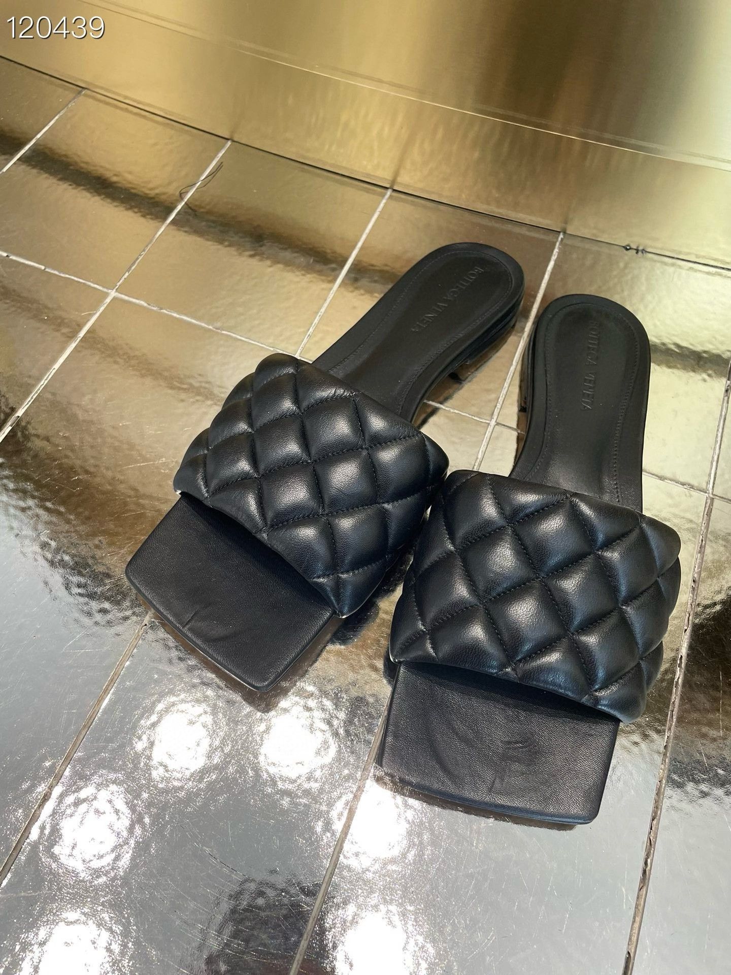Bottega Veneta Bottega Veneta Quilted Leather Slide Sandals Size US 7 / IT 37 - 1 Thumbnail