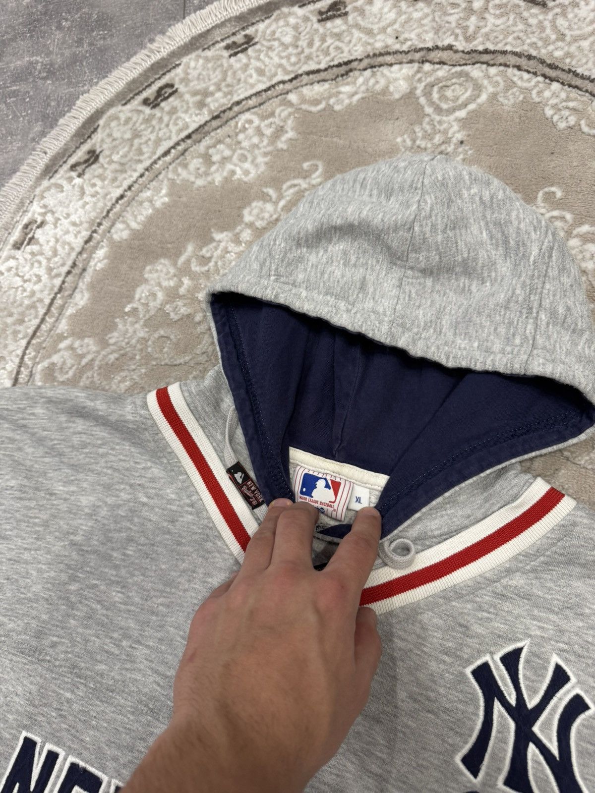New York Yankees Majestic New York Yankees Hoodie Sweatshirt Stitched Script Size US XL / EU 56 / 4 - 5 Thumbnail