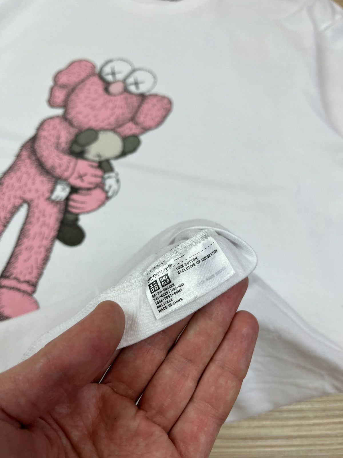 Kaws × Uniqlo Uniqlo X Kaws UT Shirt Size US L / EU 52-54 / 3 - 7 Thumbnail