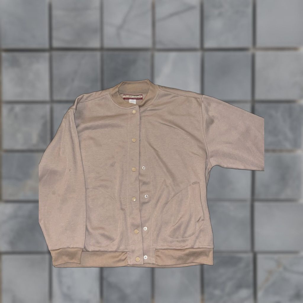 Tudor VINTAGE Tudor Court Women Beige Snap Front Sweatshirt Jacket Coat Size Petite L Mens? Womens? Size S / US 4 / IT 40 - 1 Thumbnail