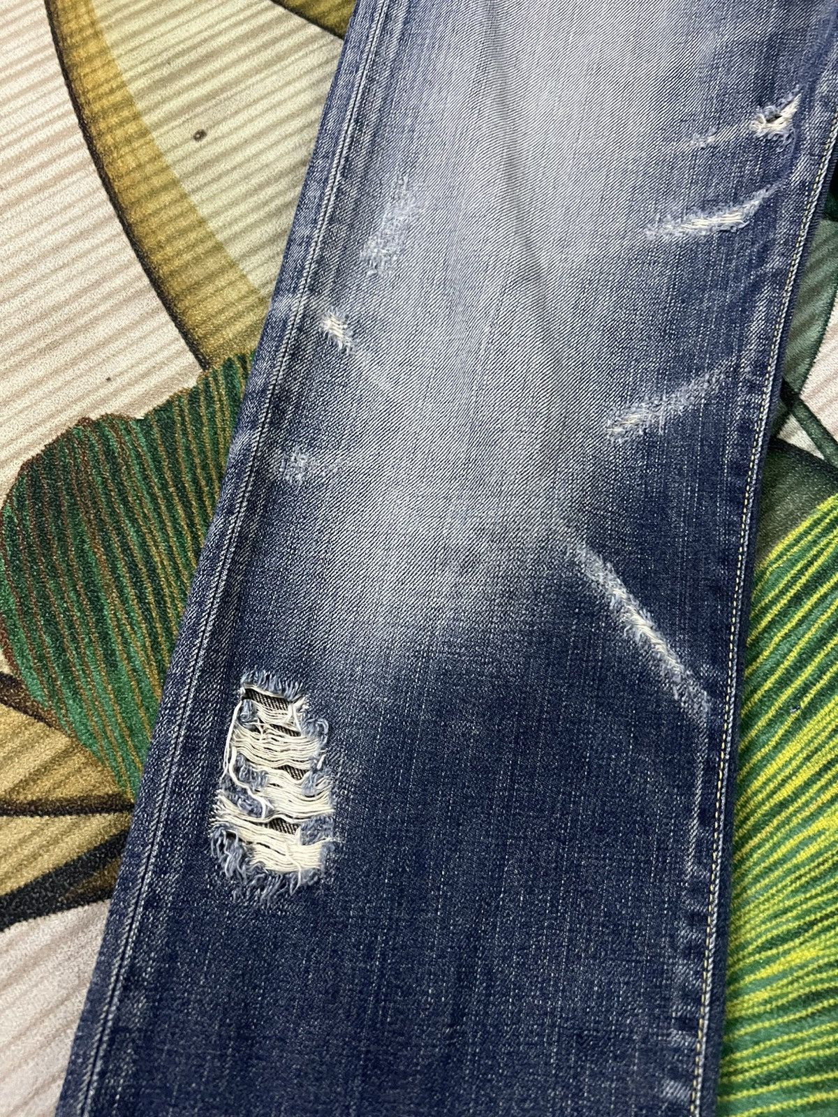 Levi's VINTAGE LEVIS 505 DISTRESSED JEANS Size US 32 / EU 48 - 5 Thumbnail