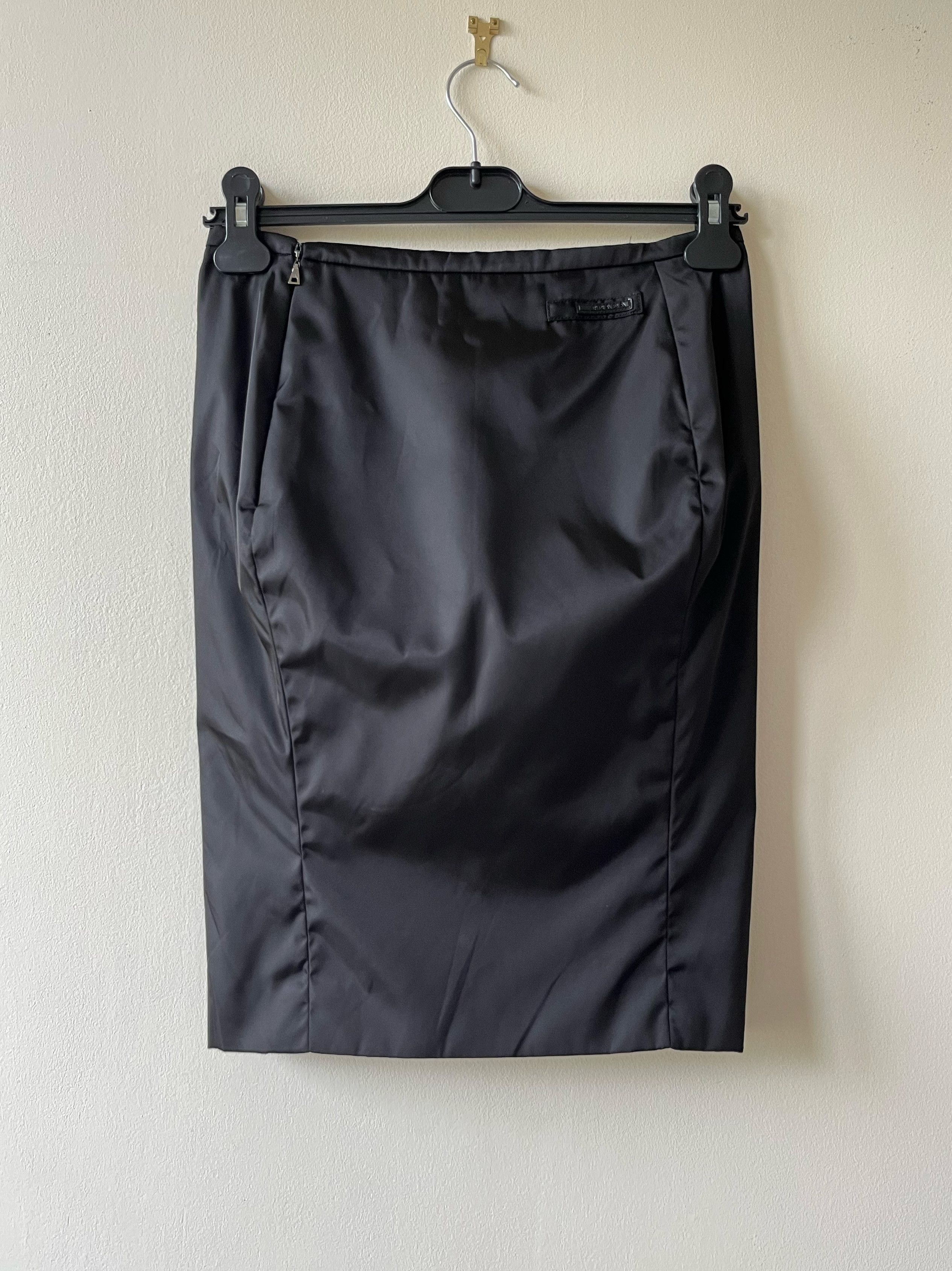Prada Prada nylon skirt with front faux fur panel Size 27" / US 4 / IT 40 - 2 Thumbnail