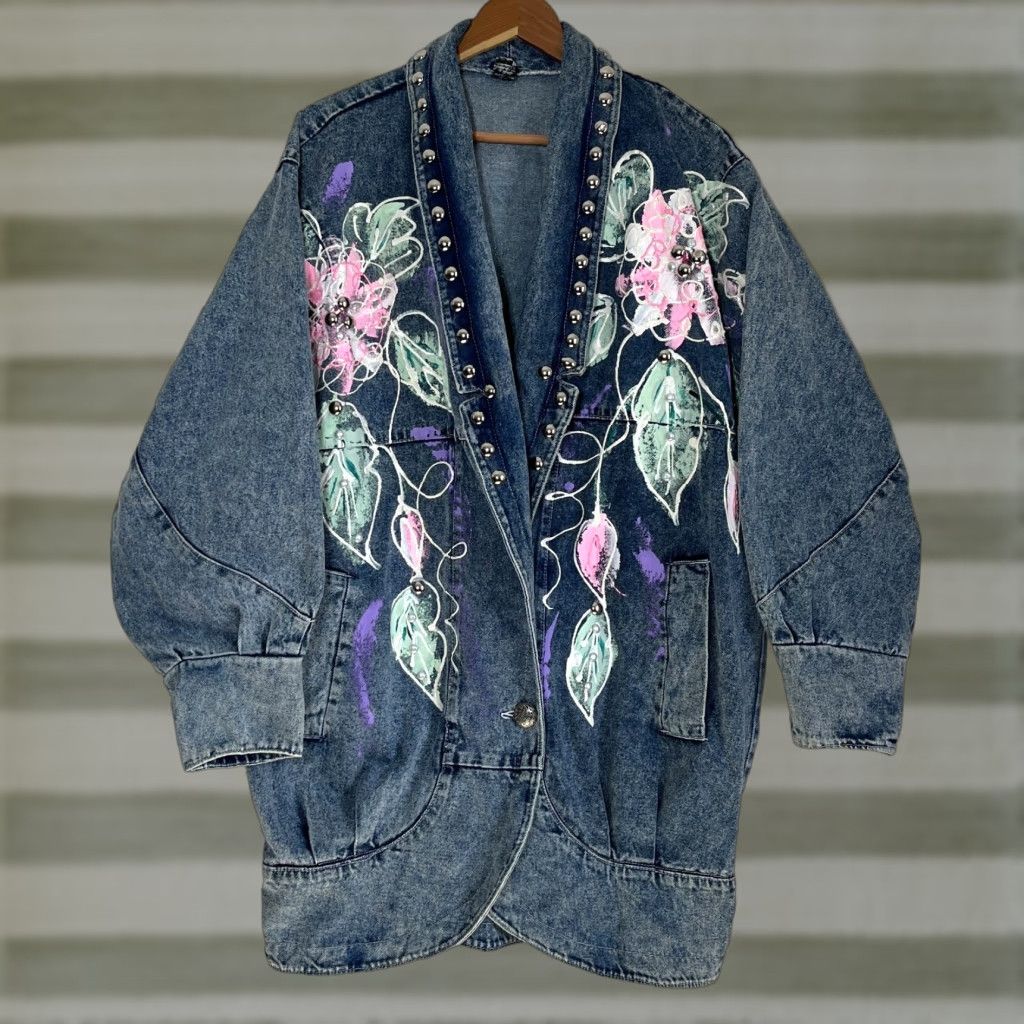Denime VINTAGE Women's Denim Jacket Americana 80s Floral Blue Sz L Jacket Women 80s Vintage Denim Jacket Americana Floral Pockets Blue 80s Womens Mens Girls Size L / US 10 / IT 46 - 1 Thumbnail