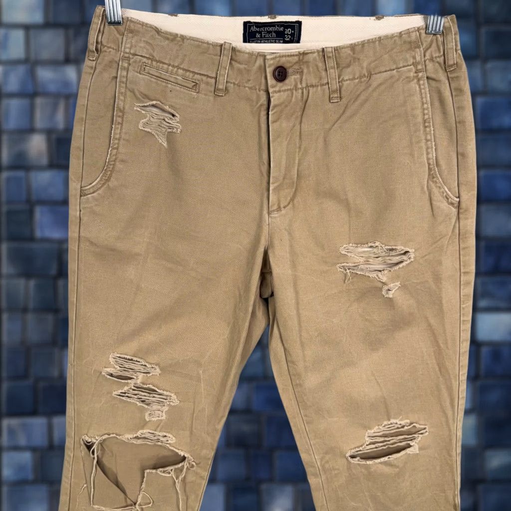 Abercrombie & Fitch Abercrombie & Fitch Chino Pants Men 30x32 Khaki Solid Distressed Athletic Slim Size US 30 / EU 46 - 1 Thumbnail