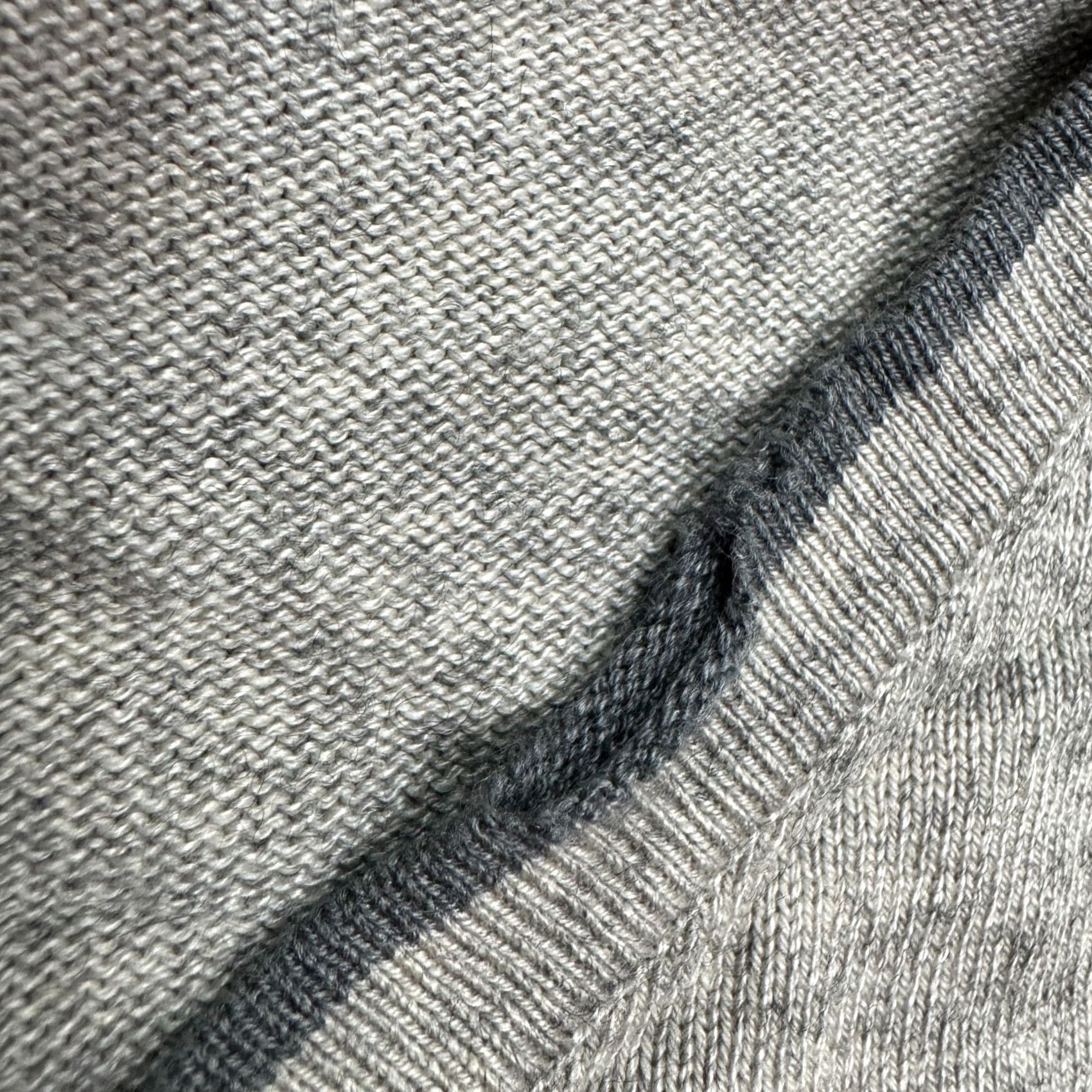 Vintage VINTAGE Banana Republic Cashmere Silk V-neck Pullover Sweater Mens XL Gray Knit Size US XL / EU 56 / 4 - 7 Thumbnail