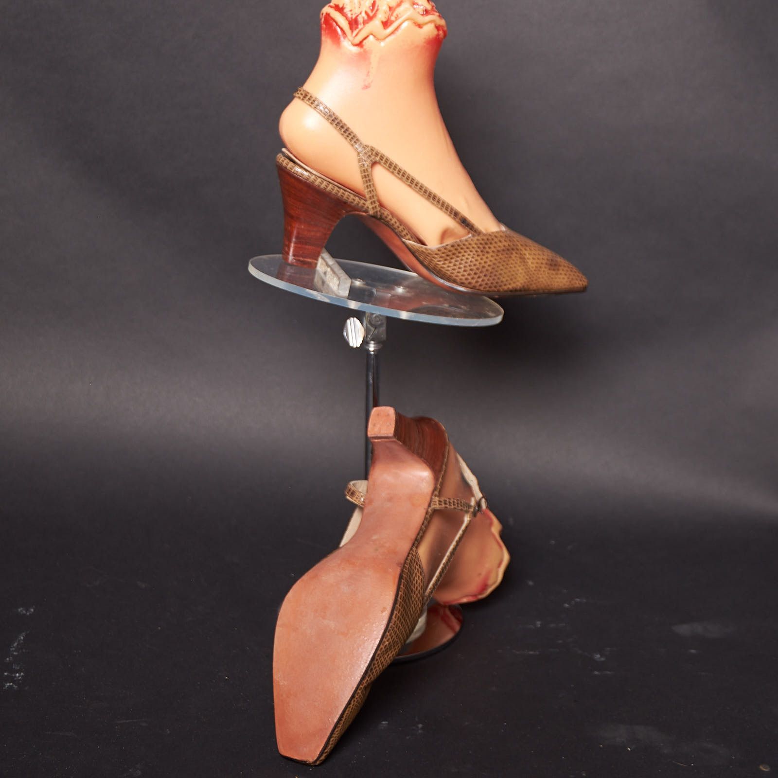 Vintage 1960s Tan Pressed Leather Slingbacks Low Heels Shoes Size US 6 / IT 36 - 5 Thumbnail